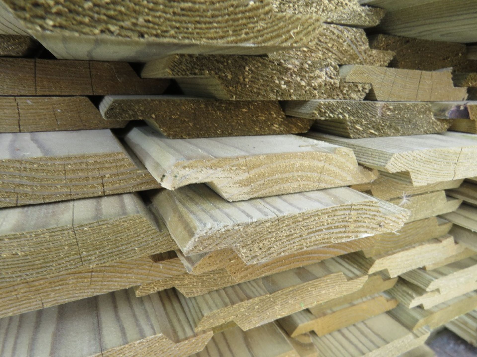 LARGE PACK OF PRESSURE TREATED SHIPLAP FENCE CLADDING TIMBER BOARDS. MIXED 0.9-1.9M LENGTH X 100MM W - Image 3 of 3
