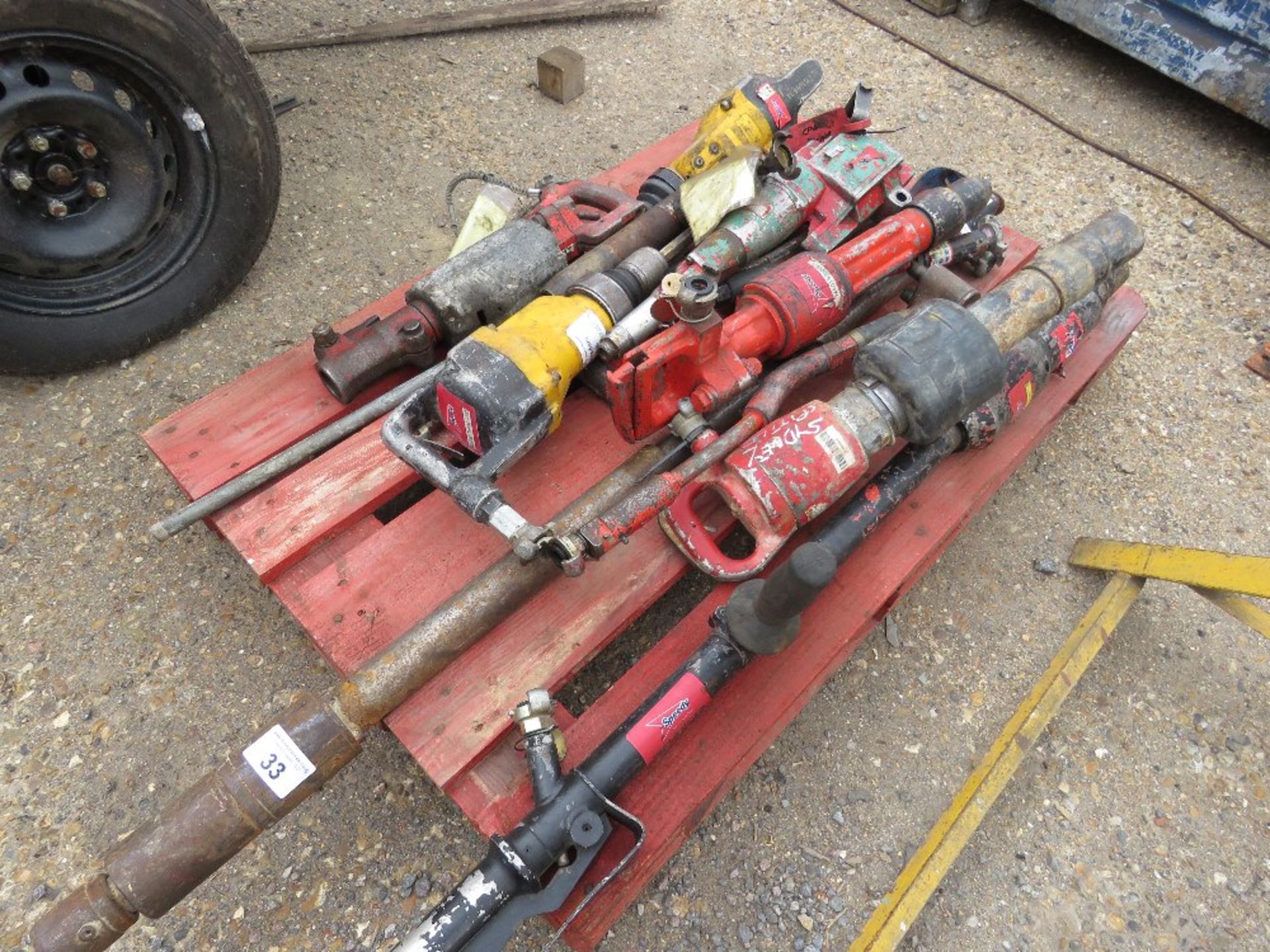 PALLET OF ASSORTED AIR BREAKERS AND SCABBLERS. THIS LOT IS SOLD UNDER THE AUCTIONEERS MARGIN SCHE - Image 3 of 6