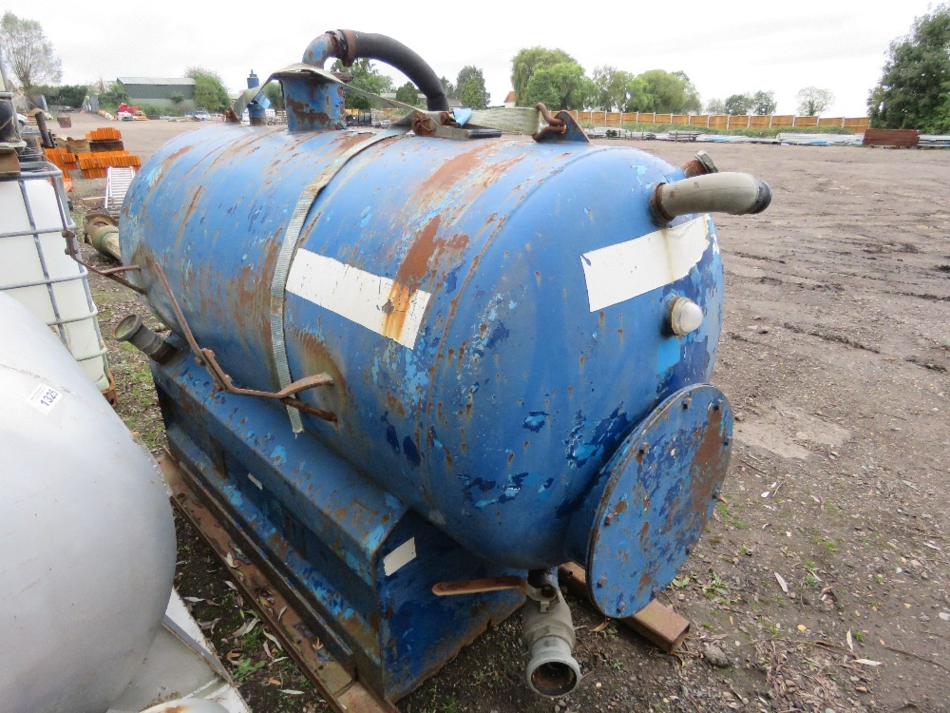 HONDA ENGINED TOILET EMPTYING SUCTION TANKER - Image 3 of 5