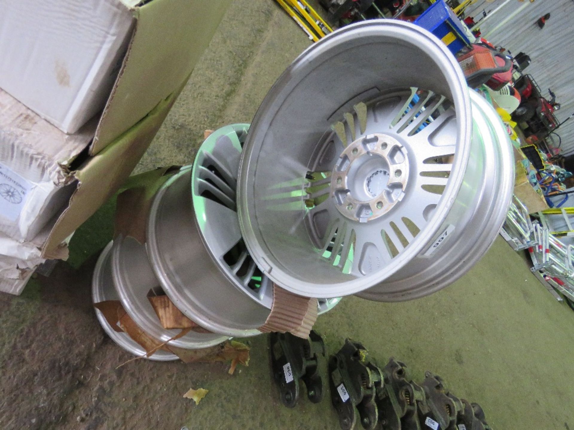 SET OF 4 NO. ISUZU 18.75J WHEEL ALLOY RIMS. IMMEDIATELY REMOVED AND REPLACED WITH DIFFERENT STYLE WH - Image 4 of 5