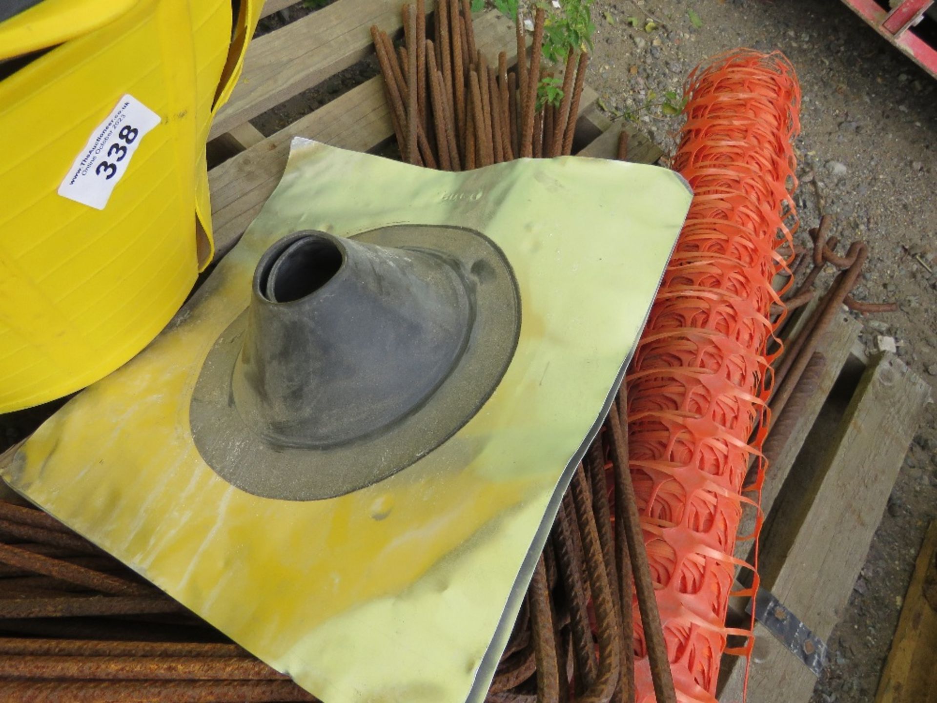 QUANTITY OF ROAD PINS, REBAR HOOPS, RUBBER SEAL ETC. THIS LOT IS SOLD UNDER THE AUCTIONEERS MARGI - Image 4 of 5