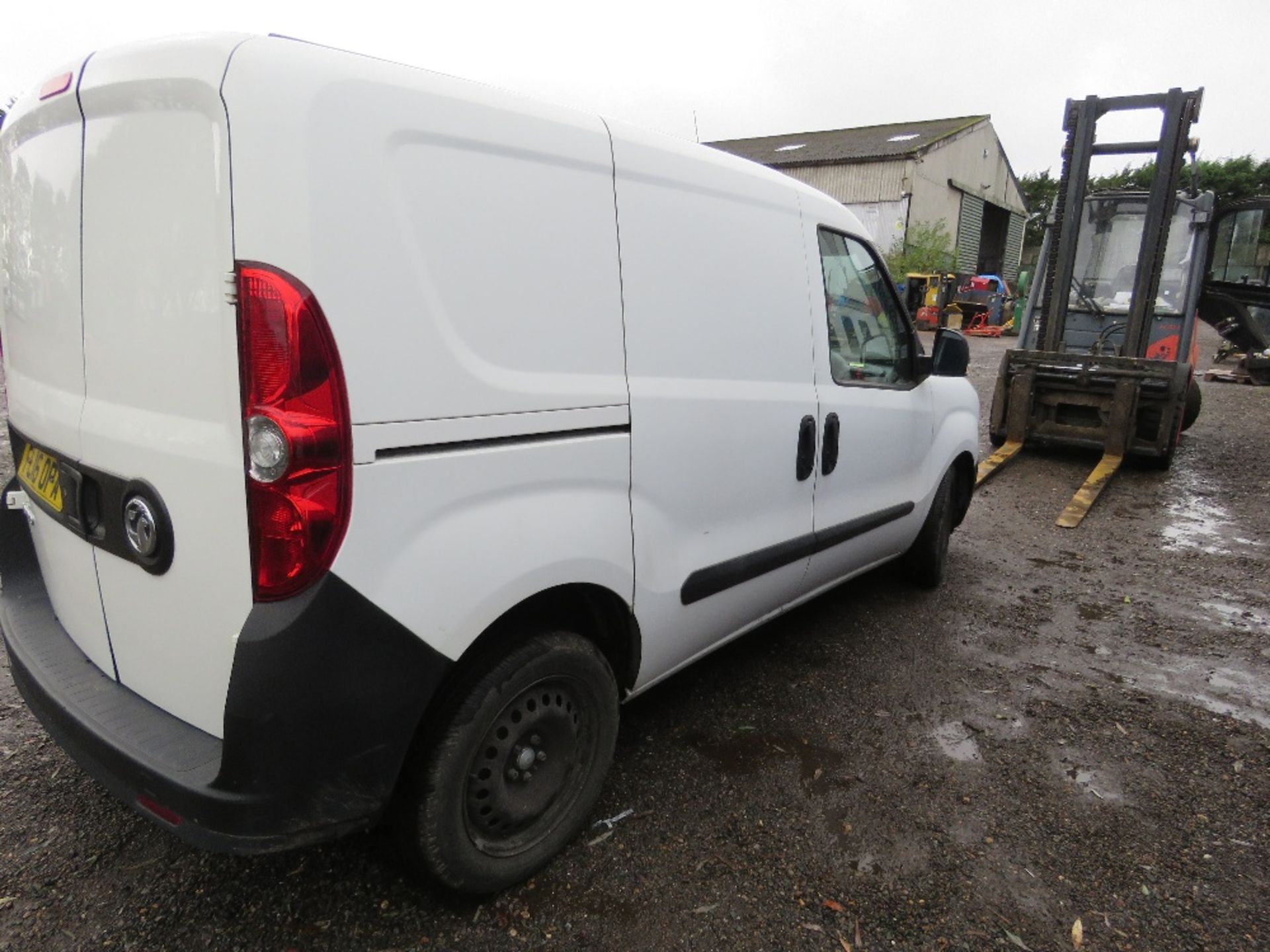 VAUXHALL COMBO 5 SEATER VAN REG: FL16 OPA. 93, 507 RECORDED MILES. WITH V5. TESTED UNTIL 2/3/24. OWN - Image 5 of 19