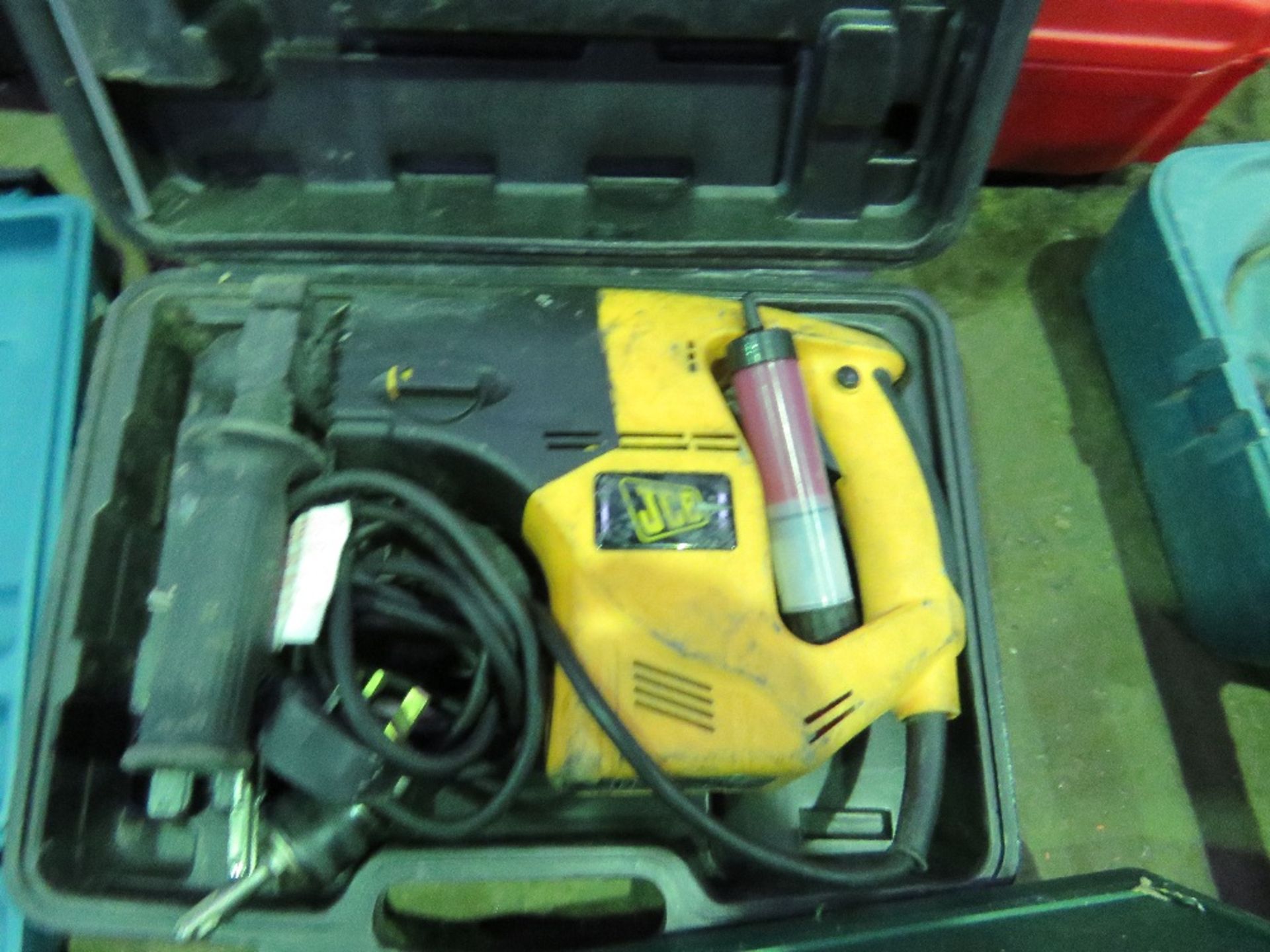 3X POWER TOOLS: 3X DRILLS. THIS LOT IS SOLD UNDER THE AUCTIONEERS MARGIN SCHEME, THEREFORE NO VA - Image 3 of 3