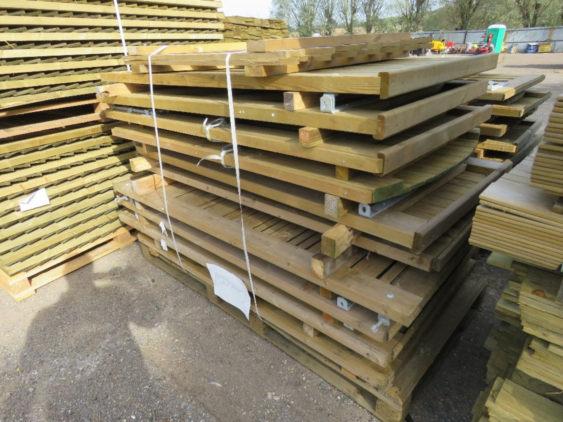 STACK OF 12NO ASSORTED WOODEN GARDEN GATES. - Image 3 of 6