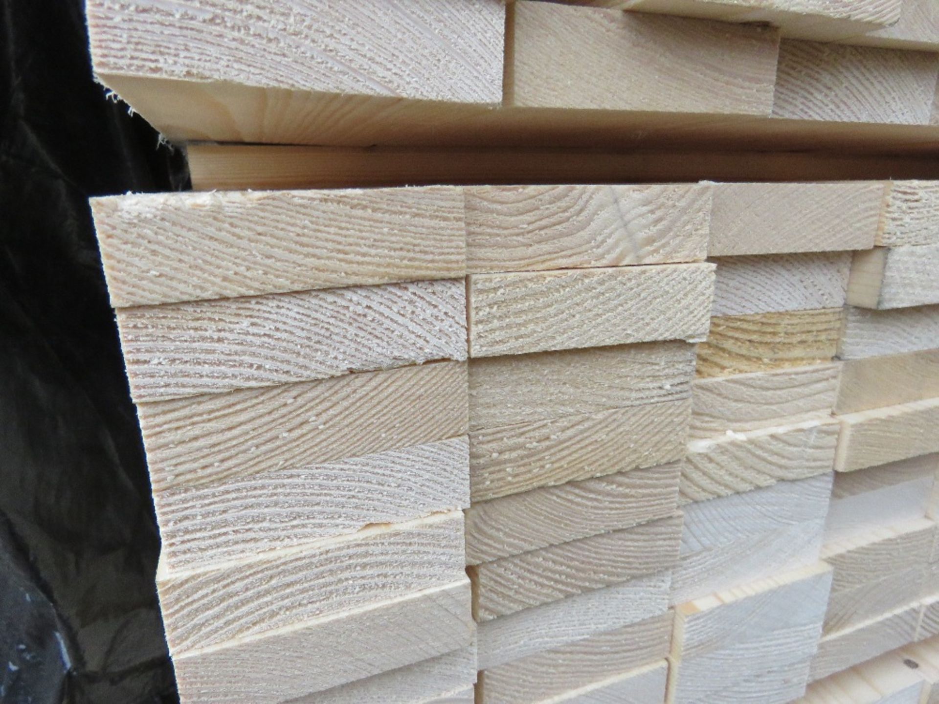 EXTRA LARGE PACK OF UNTREATED FENCE CLADDING TIMBER SLATS. 1.20M LENGTH X 20MM X 70MM WIDTH APPROX. - Image 3 of 3