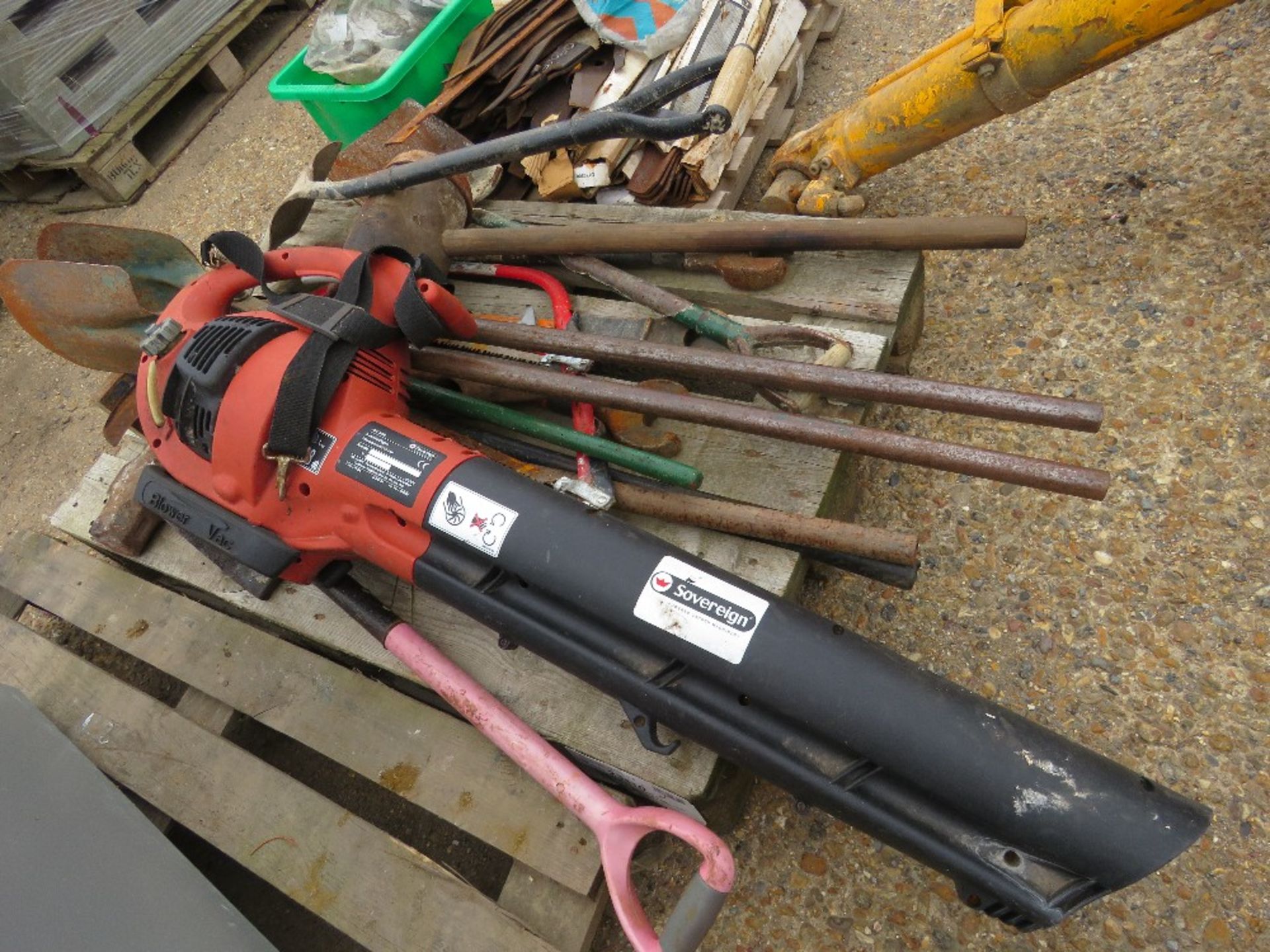 PALLET OF ASSORTED HAND TOOLS PLUS A PETROL BLOWER UNIT. THIS LOT IS SOLD UNDER THE AUCTIONEERS M - Image 4 of 5