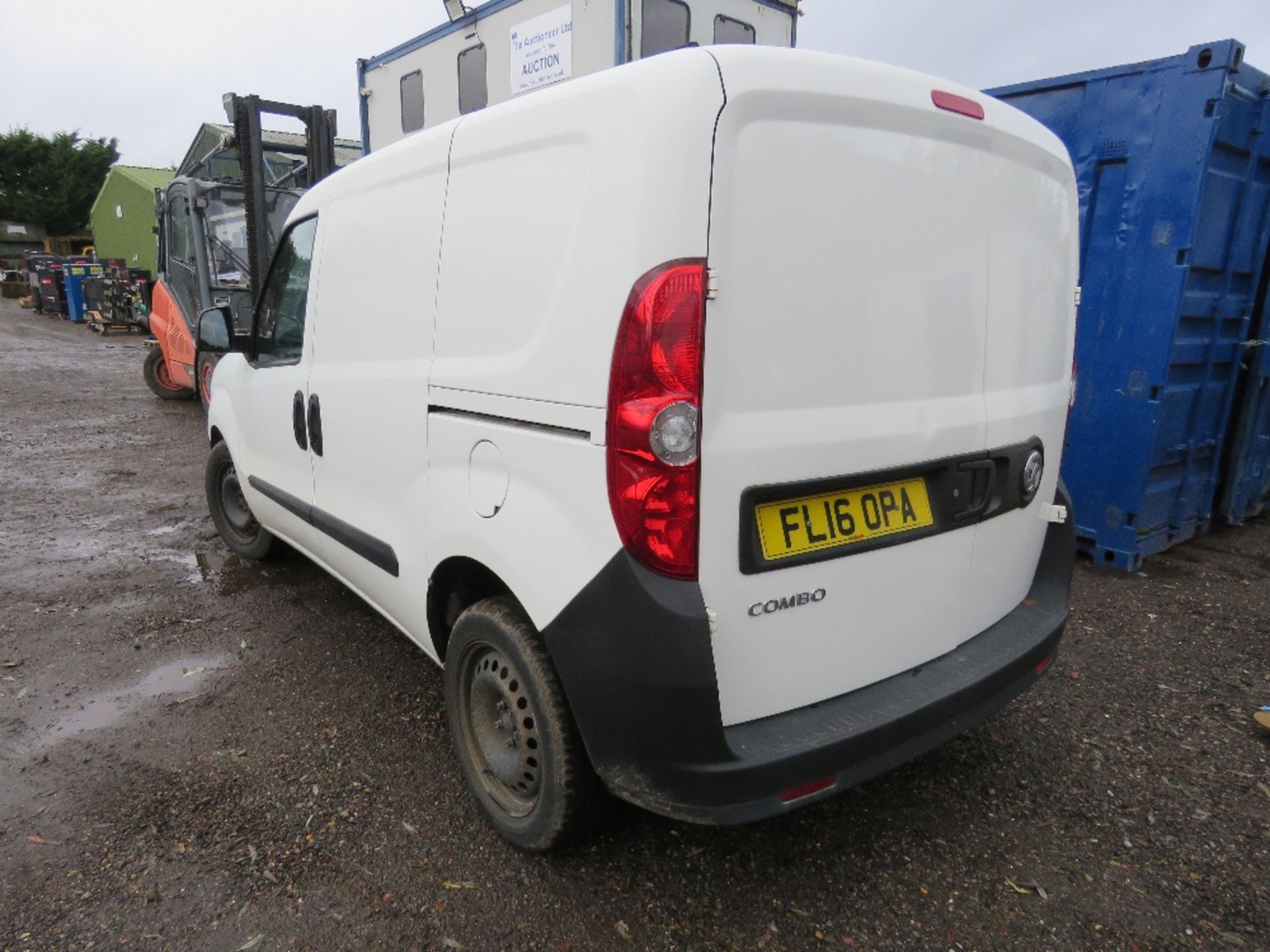 VAUXHALL COMBO 5 SEATER VAN REG: FL16 OPA. 93, 507 RECORDED MILES. WITH V5. TESTED UNTIL 2/3/24. OWN - Image 8 of 19