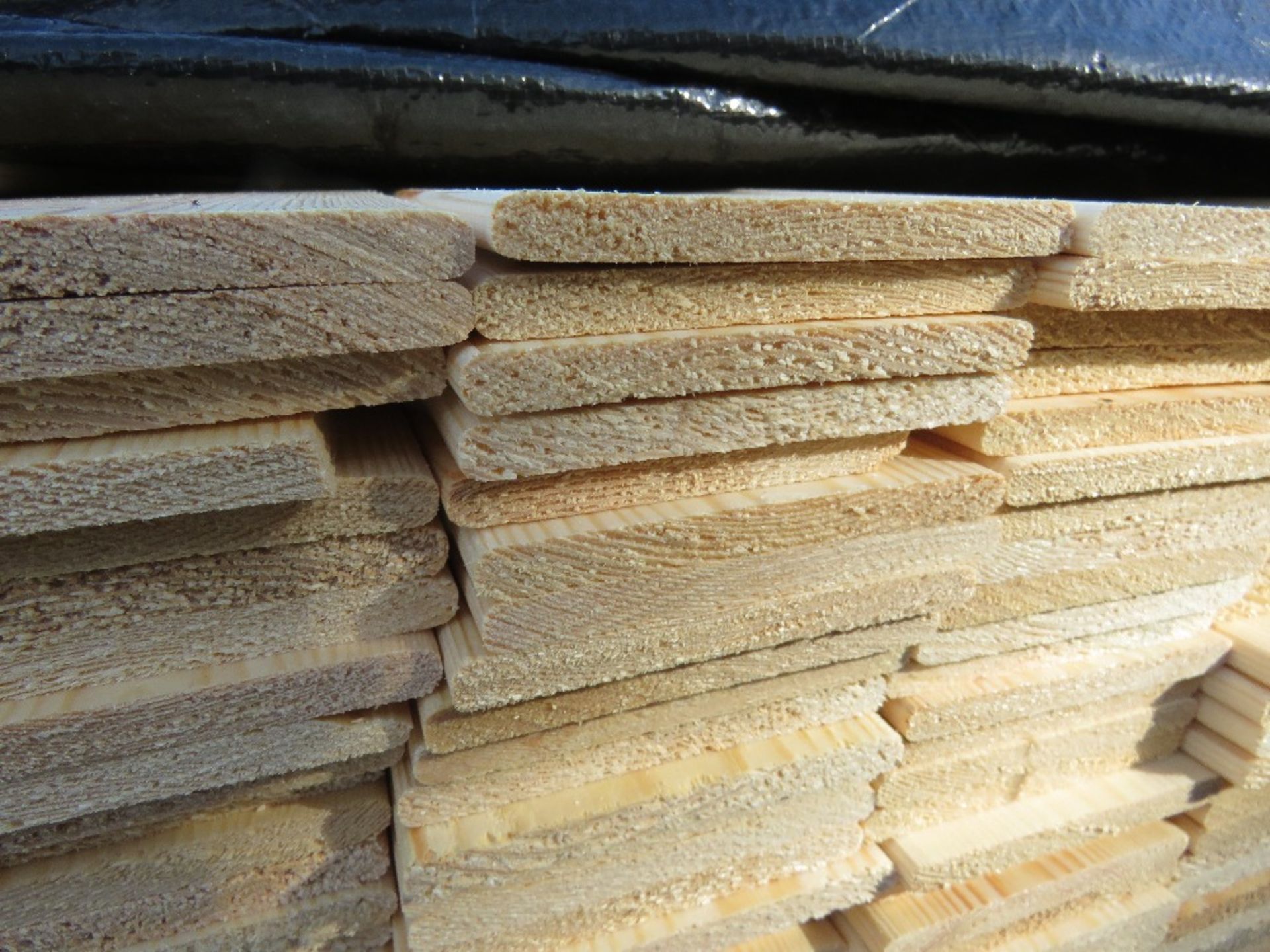 PACK OF UNTREATED HIT AND MISS FENCE CLADDING TIMBER BOARDS. 1.74M LENGTH X 100MM WIDTH APPROX. - Image 3 of 3