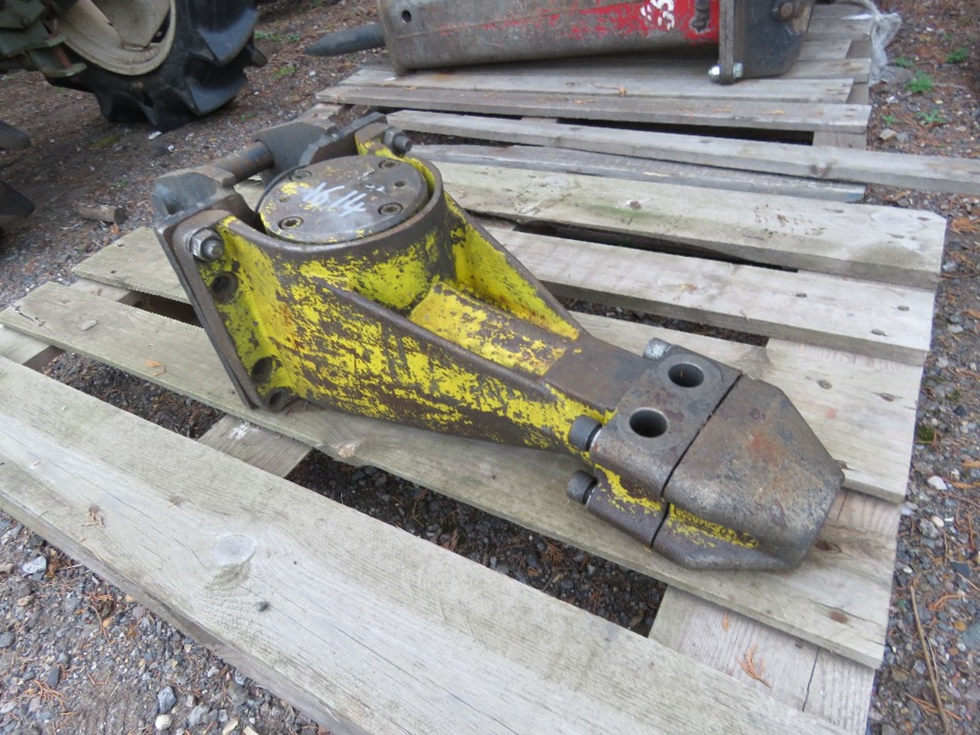 ATLAS COPCO HYDRAULIC EXCAVATOR MOUNTED BREAKER ON 30MM PINS, TAKES 45MM POINT APPROX. - Image 2 of 4