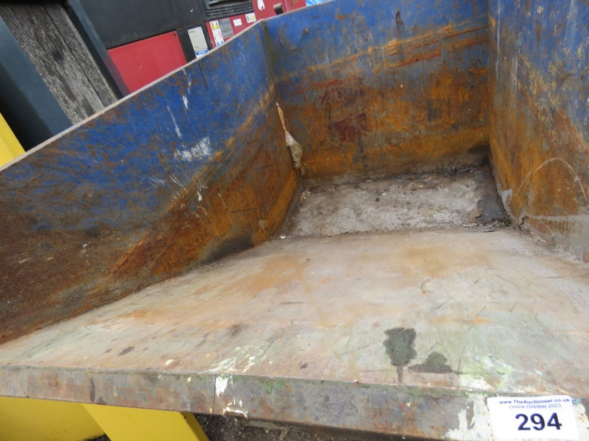 FORKLIFT MOUNTED TIP SKIP, LARGE SIZED. SOURCED FROM SITE CLOSURE. - Image 6 of 6