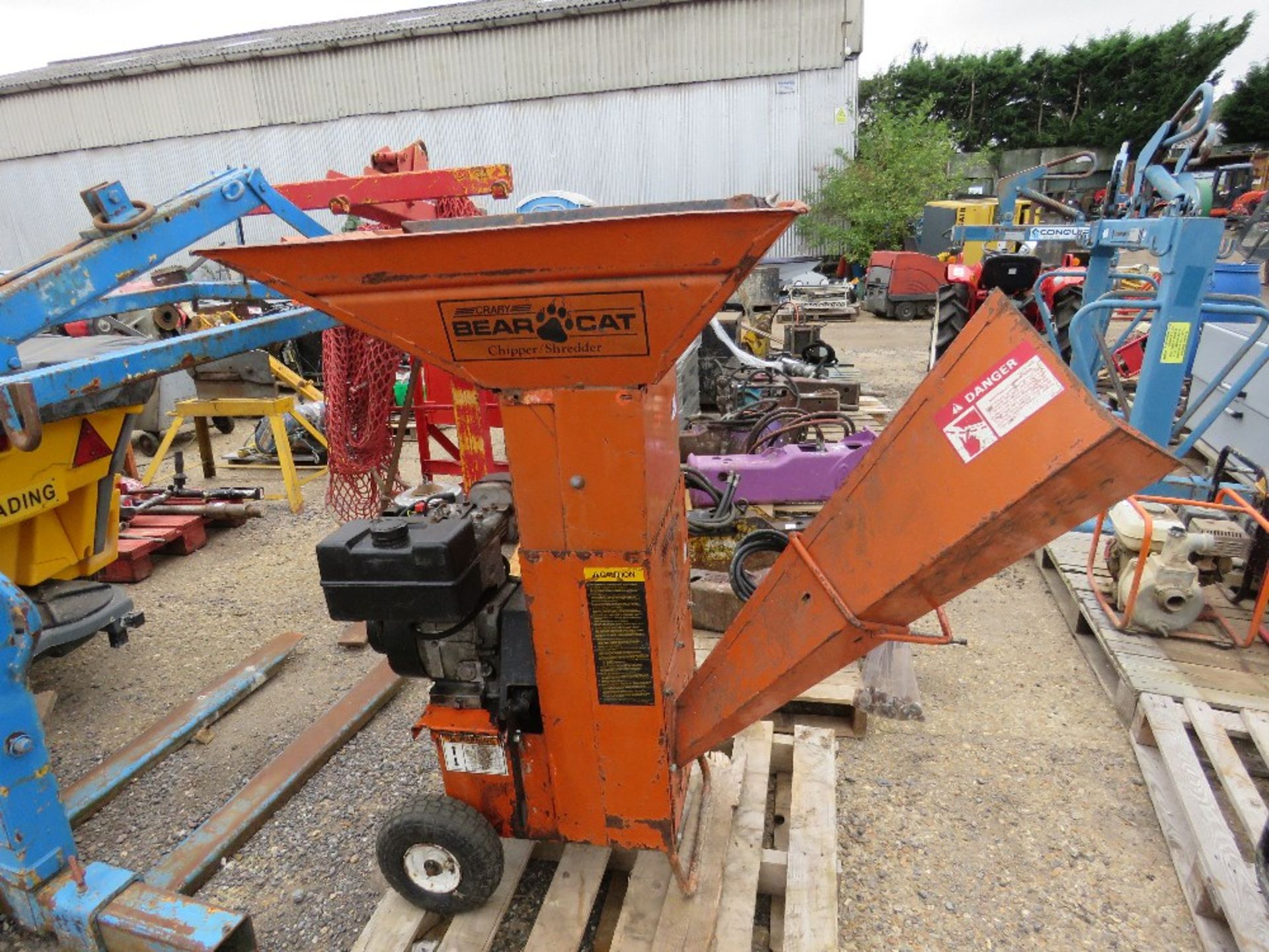 BEARCAT PETROL ENGINED SHREDDER/CHIPPER, NEEDS ATTENTION. THIS LOT IS SOLD UNDER THE AUCTIONEERS M - Image 2 of 6