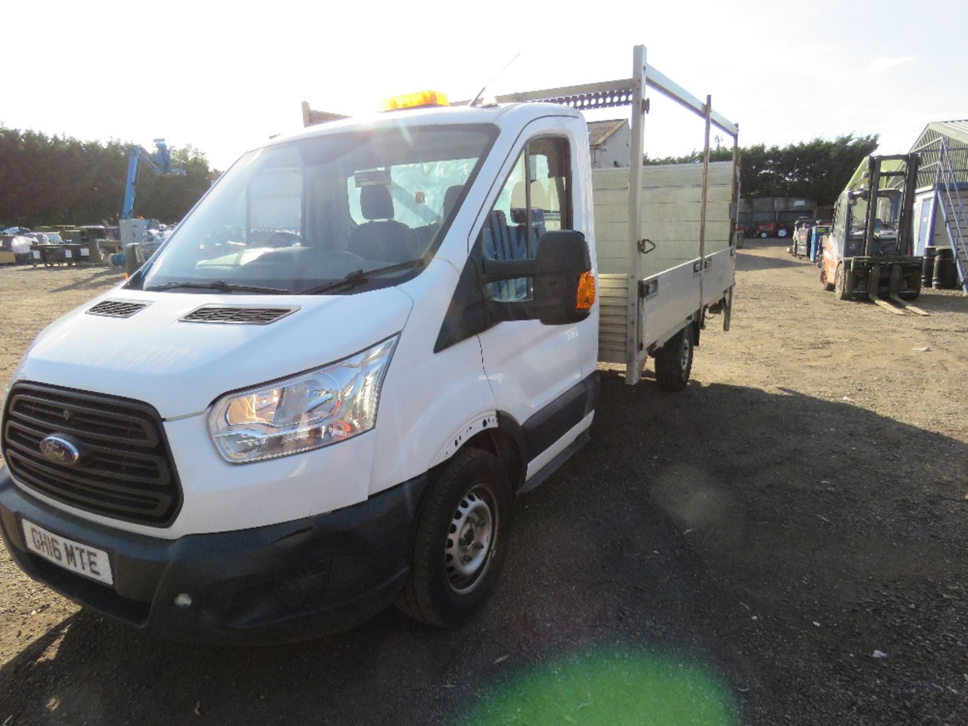 FORD TRANSIT 350 FLAT BED PICKUP TRUCK WITH REAR TAIL LIFT REG:GH16 MTE. WITH V5, OWNED BY VENDOR FR - Image 5 of 13