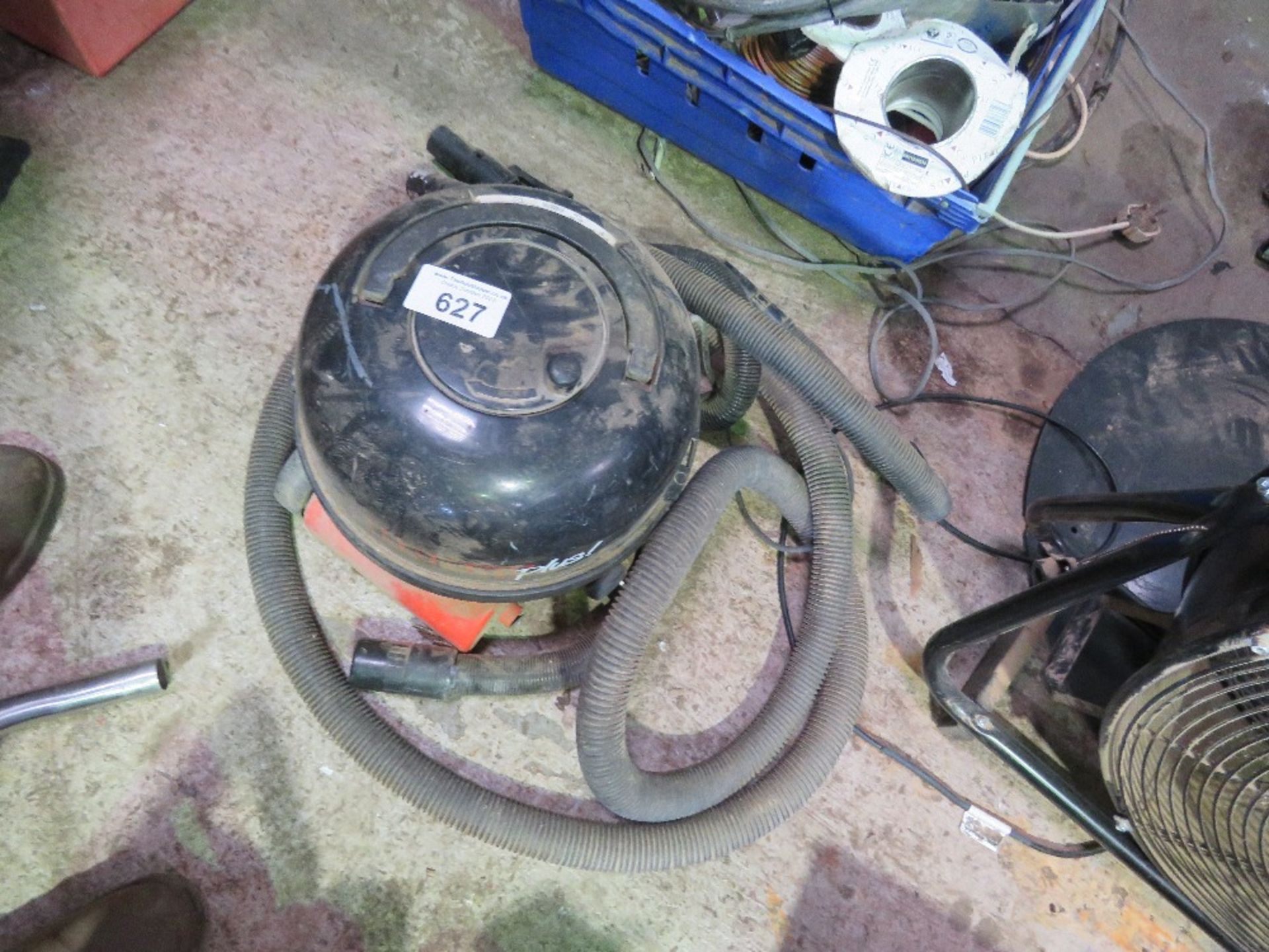 HENRY 240VOLT VACUUM CLEANER. - Image 2 of 3