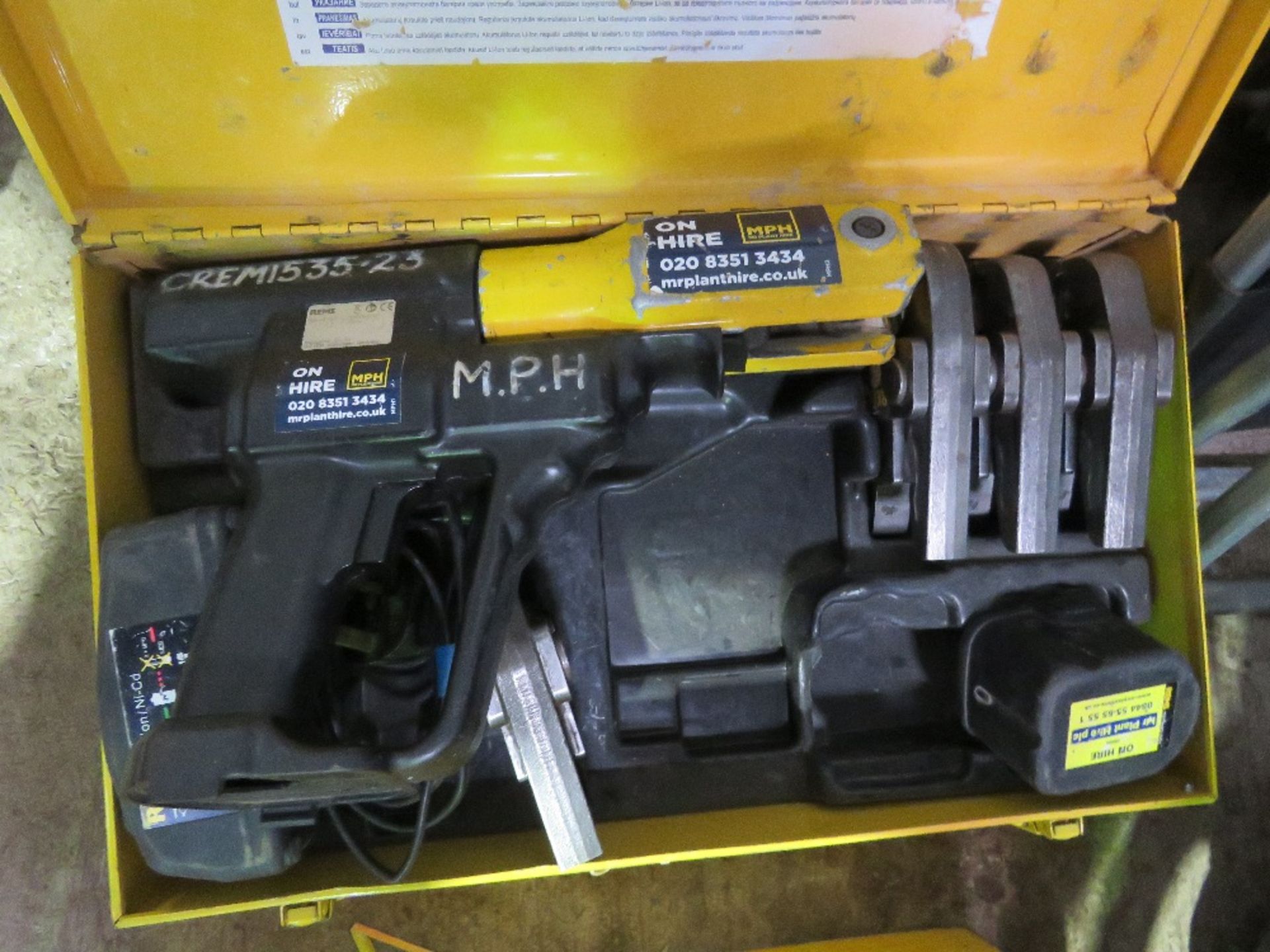 REMS BATTERY POWERED POWER PRESS TOOL WITH 4NO HEADS, BATTERY AND CHARGER AS SHOWN. WHEN TESTED WAS - Image 2 of 2