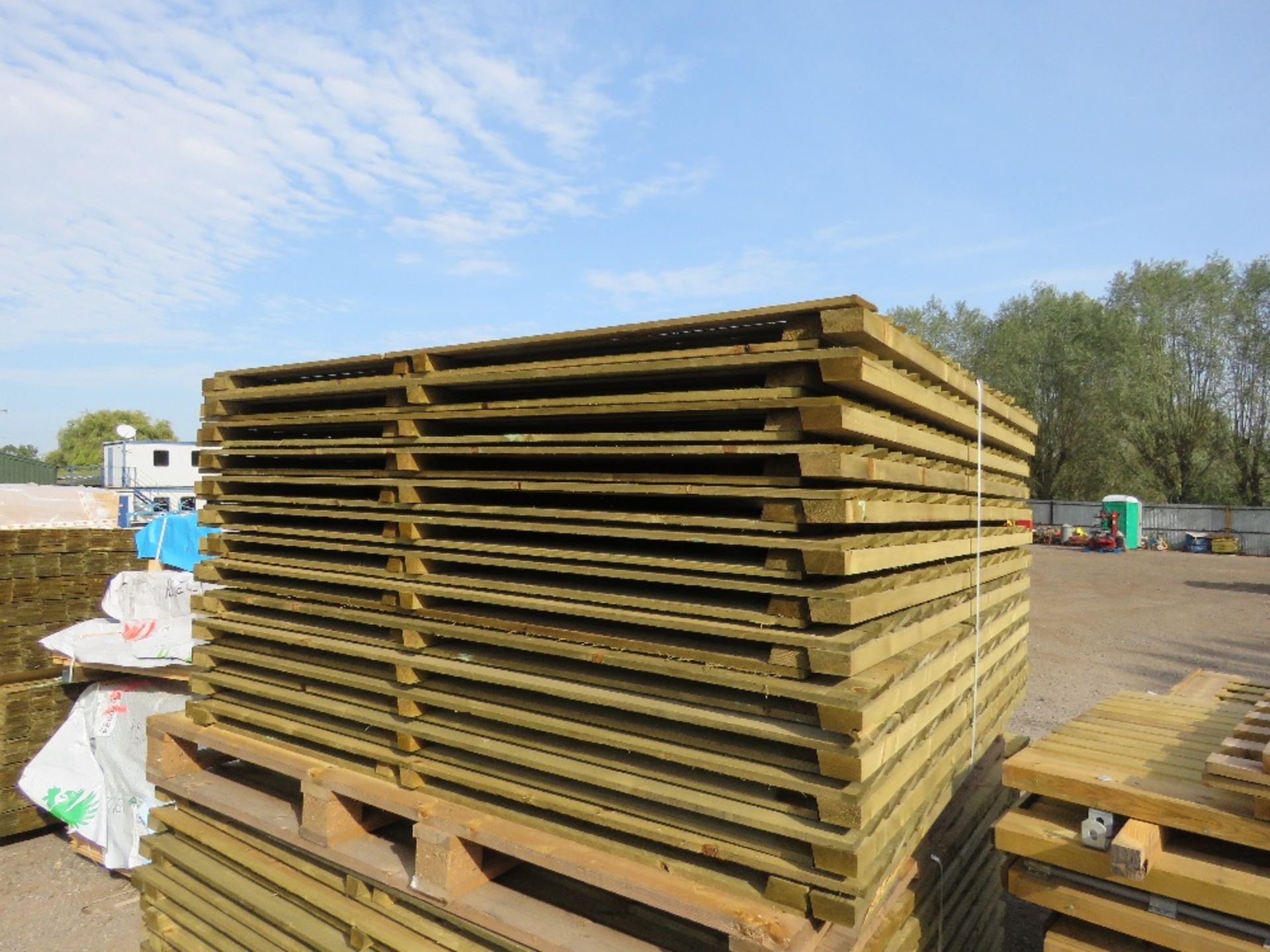 26NO FEATHER EDGE CLAD FENCING PANELS, PRESSURE TREATED, 1.8M X 1.83M APPROX. - Image 4 of 5