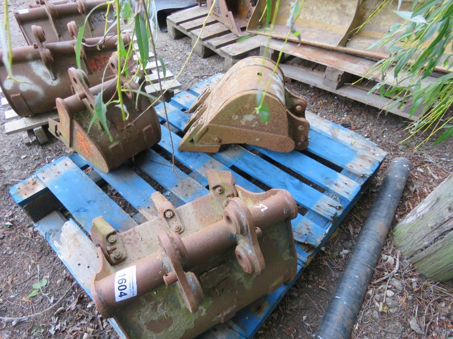 3NO MINI EXCAVATOR BUCKETS ON 25MM PINS, AS SHOWN. - Image 5 of 5