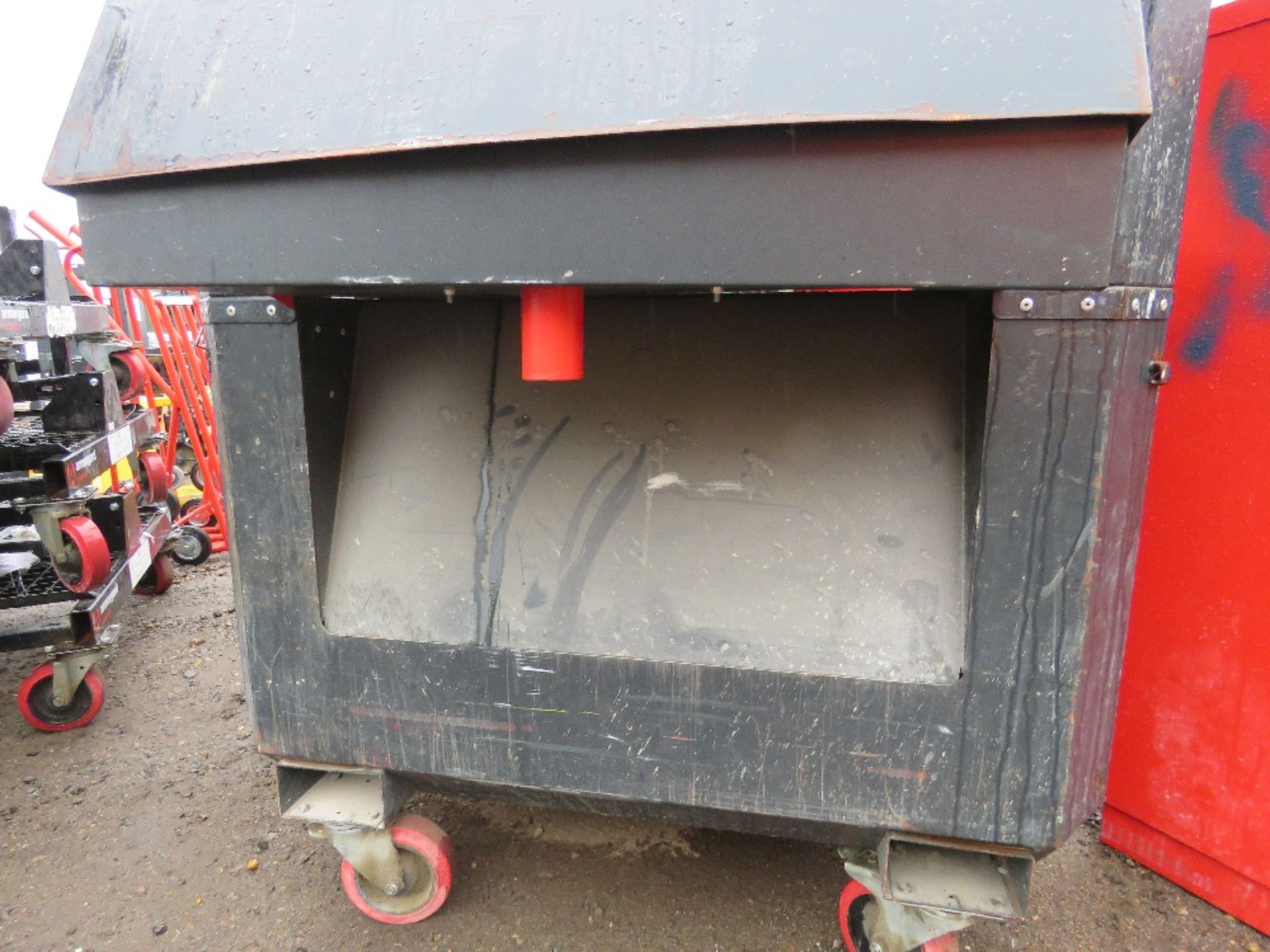 ARMORGARD CUTTING STATION CABINET. SOURCED FROM LARGE CONSTRUCTION COMPANY LIQUIDATION. - Image 2 of 6