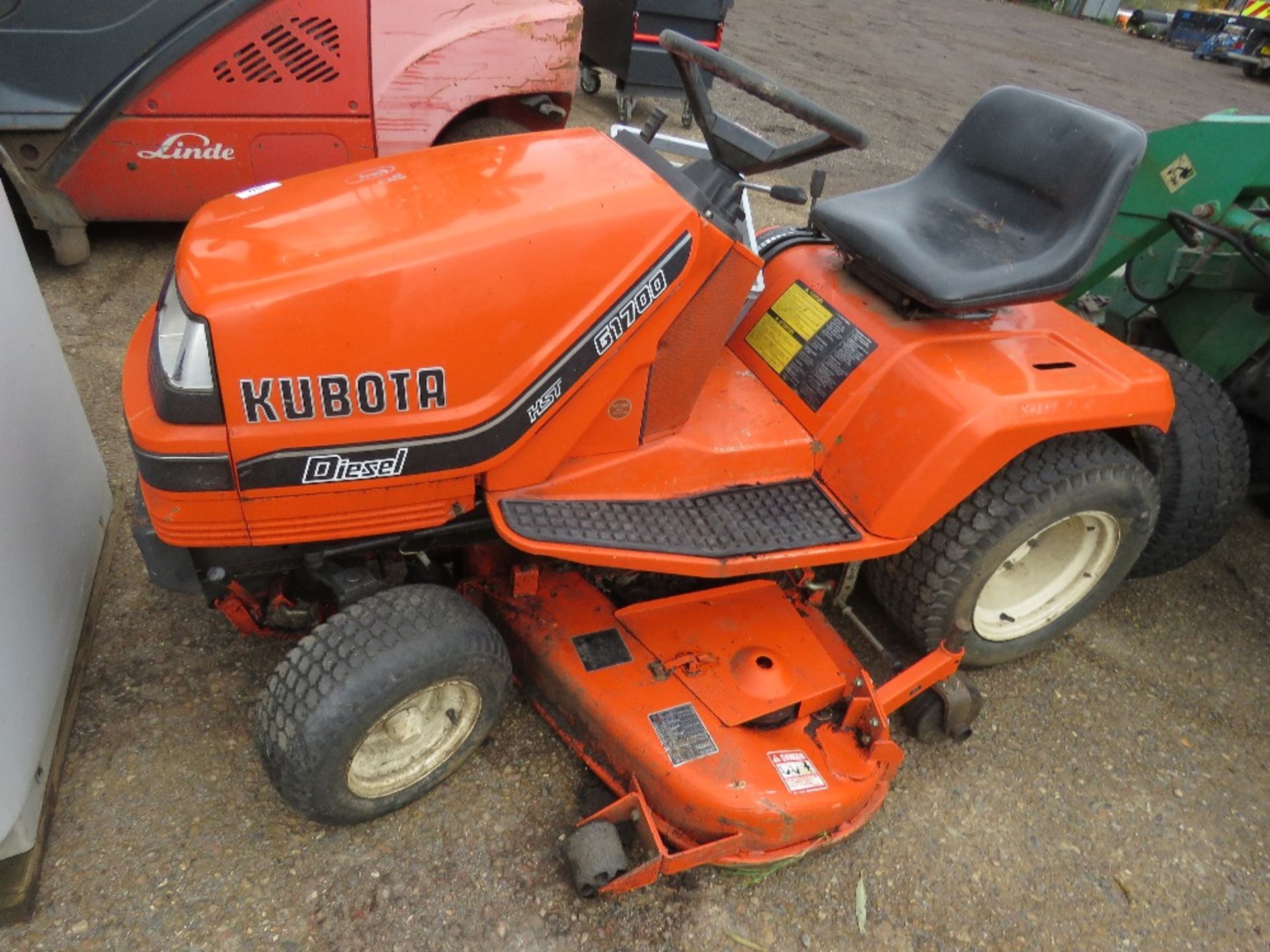 KUBOTA G1700 HST DIESEL RIDE ON MOWER. ENGINE PARTLY STRIPPED, AS SHOWN, SOLD AS UNTESTED/SPARES/REP