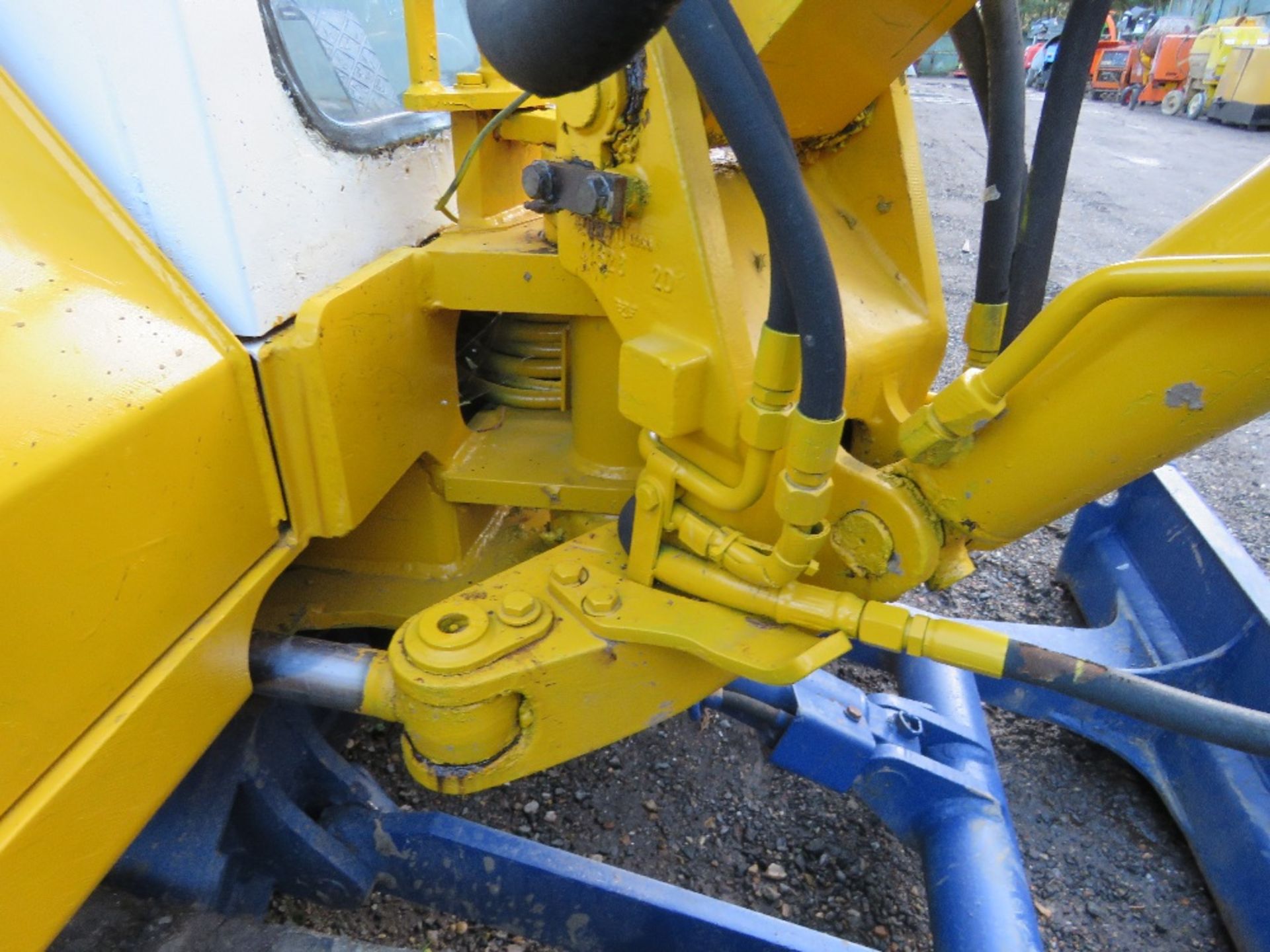 KOMATSU PC20 RUBBER TRACKED MINI DIGGER WITH BUCKETS. SN: F10413. WHEN TESTED WAS SEEN TO DRIVE, SLE - Image 10 of 17