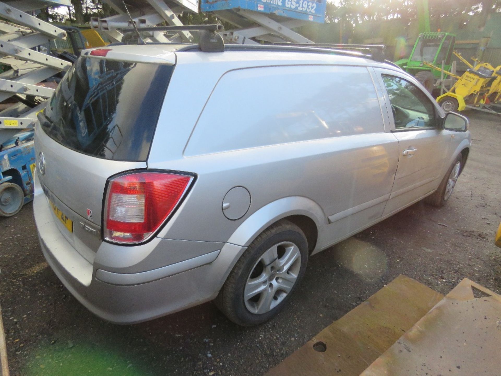 VAUXHALL ASTRA SPORTIVE DIESEL VAN REG:RV10 PZF. 123, 881 REC MILES. CAT N - Image 5 of 9