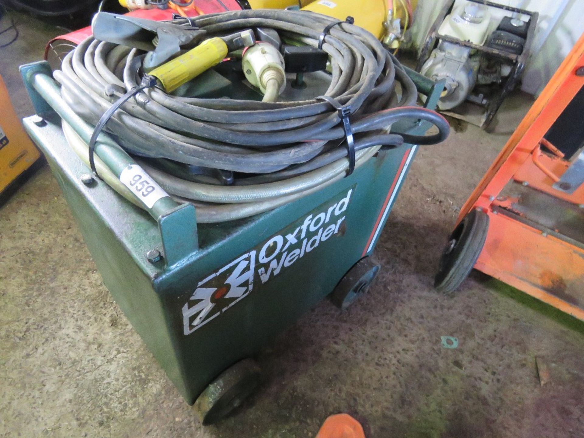 OXFORD TYPE OIL FILLED ARC WELDER WITH LEADS. - Image 2 of 5