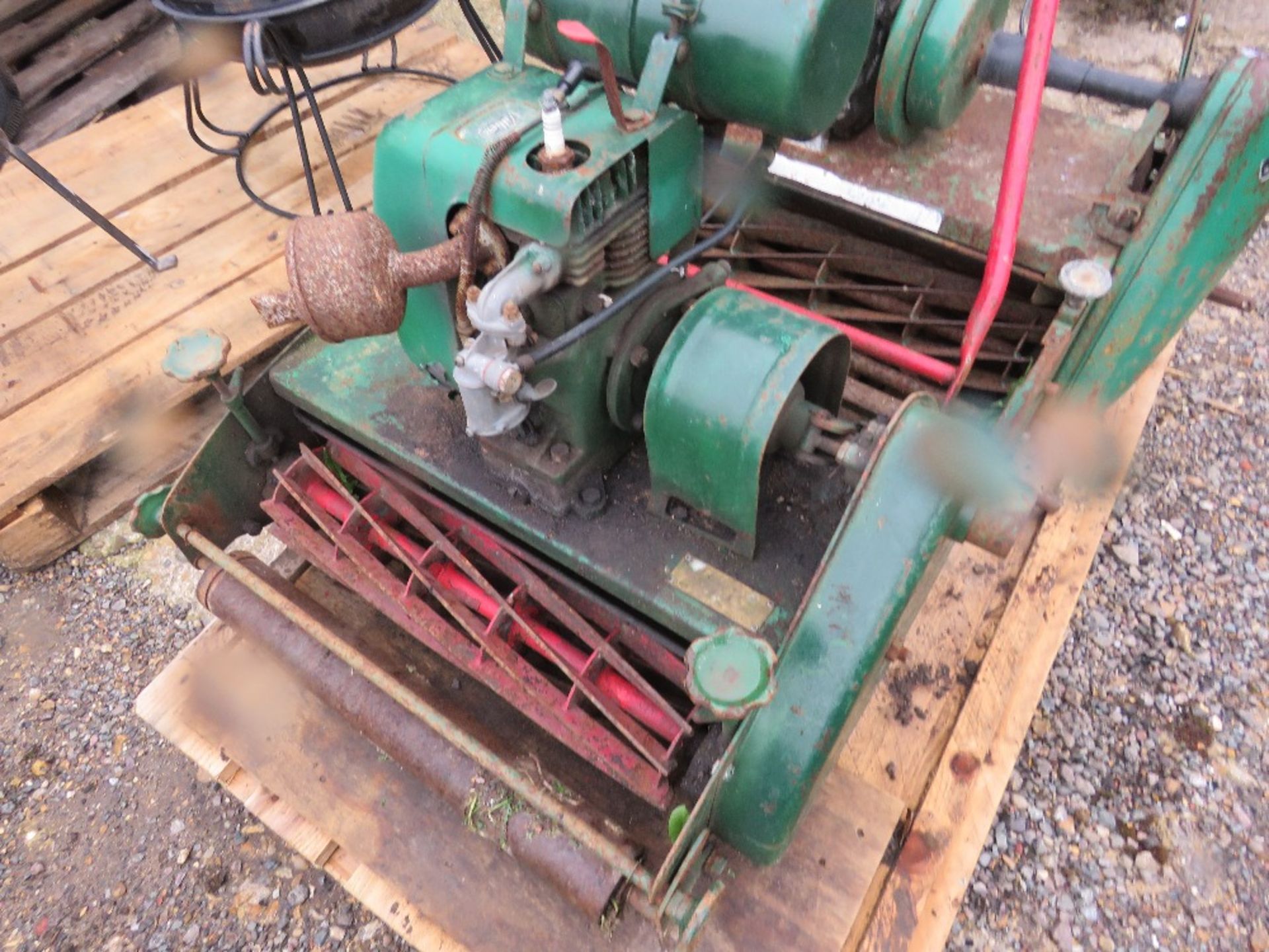 2 X CYLINDER MOWERS WITH ONE GRASS BOX. THIS LOT IS SOLD UNDER THE AUCTIONEERS MARGIN SCHEME, THE - Image 3 of 5