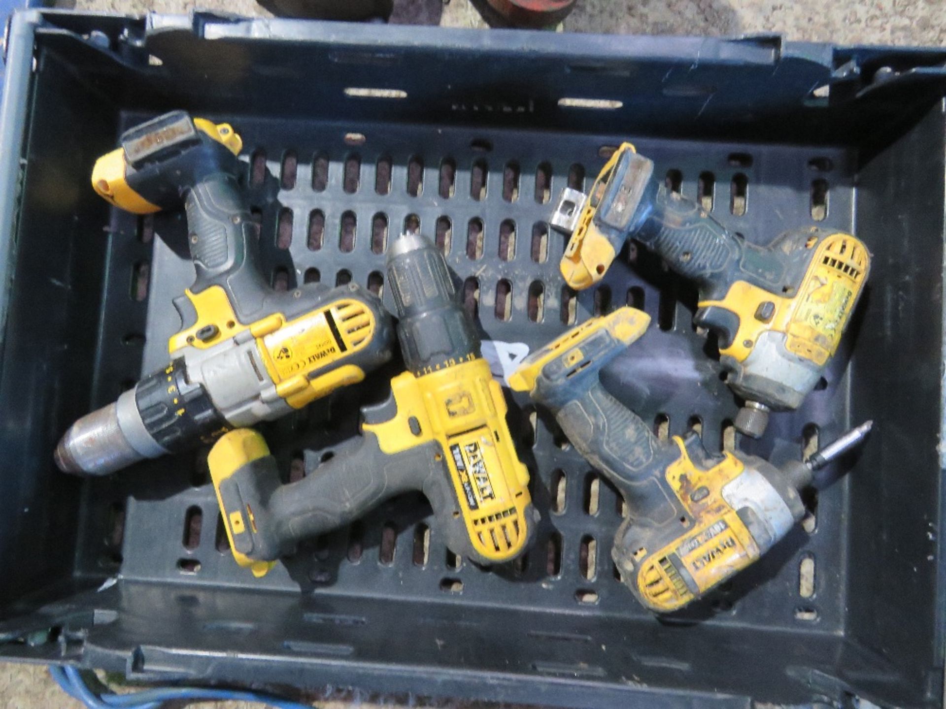 4 X DEWALT BATTERY DRILL/ DRIVER BODIES. THIS LOT IS SOLD UNDER THE AUCTIONEERS MARGIN SCHEME, T - Image 2 of 2