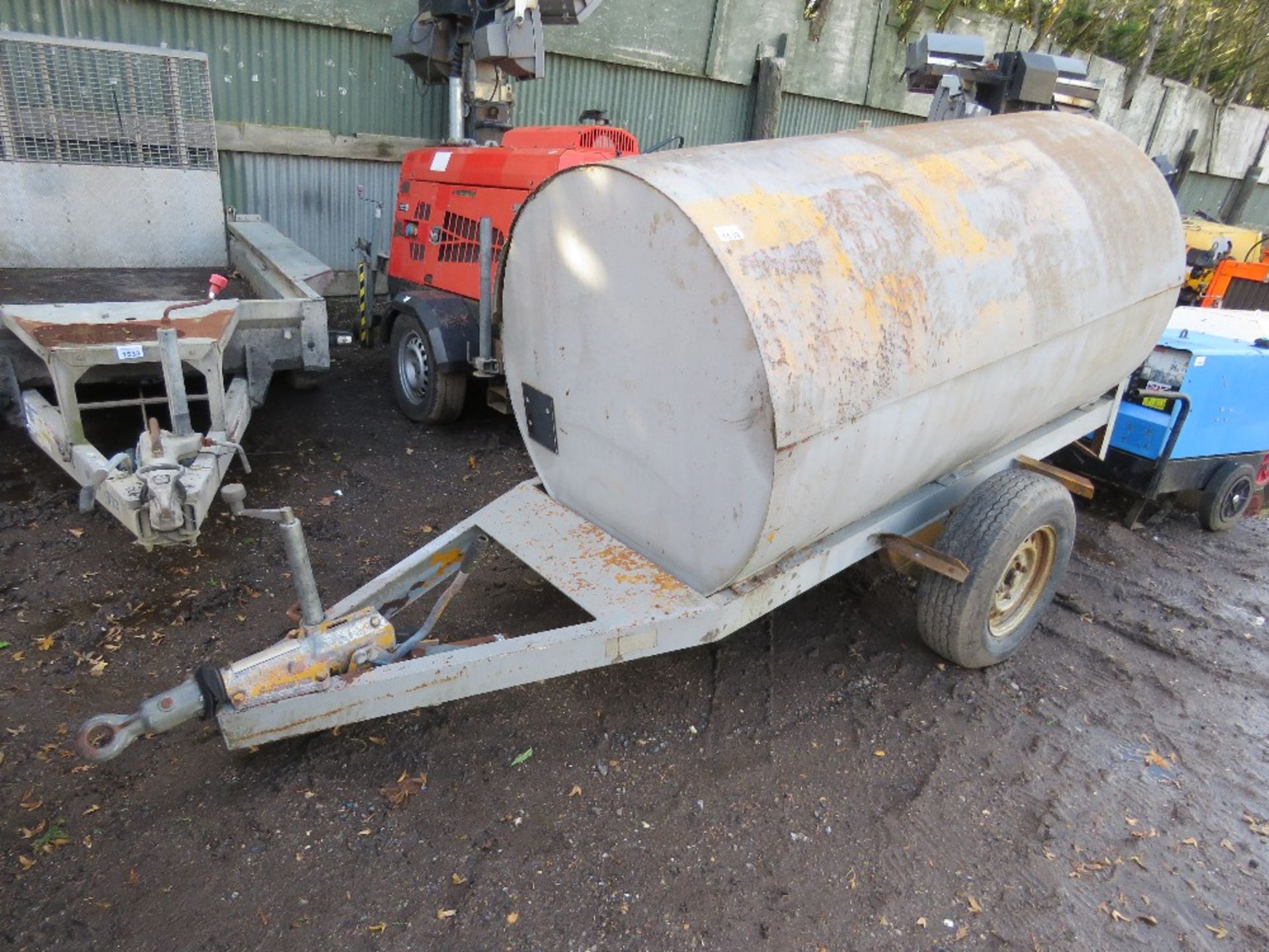 TRAILER ENGINEERING BUNDED FUEL BOWSER. THIS LOT IS SOLD UNDER THE AUCTIONEERS MARGIN SCHEME, TH