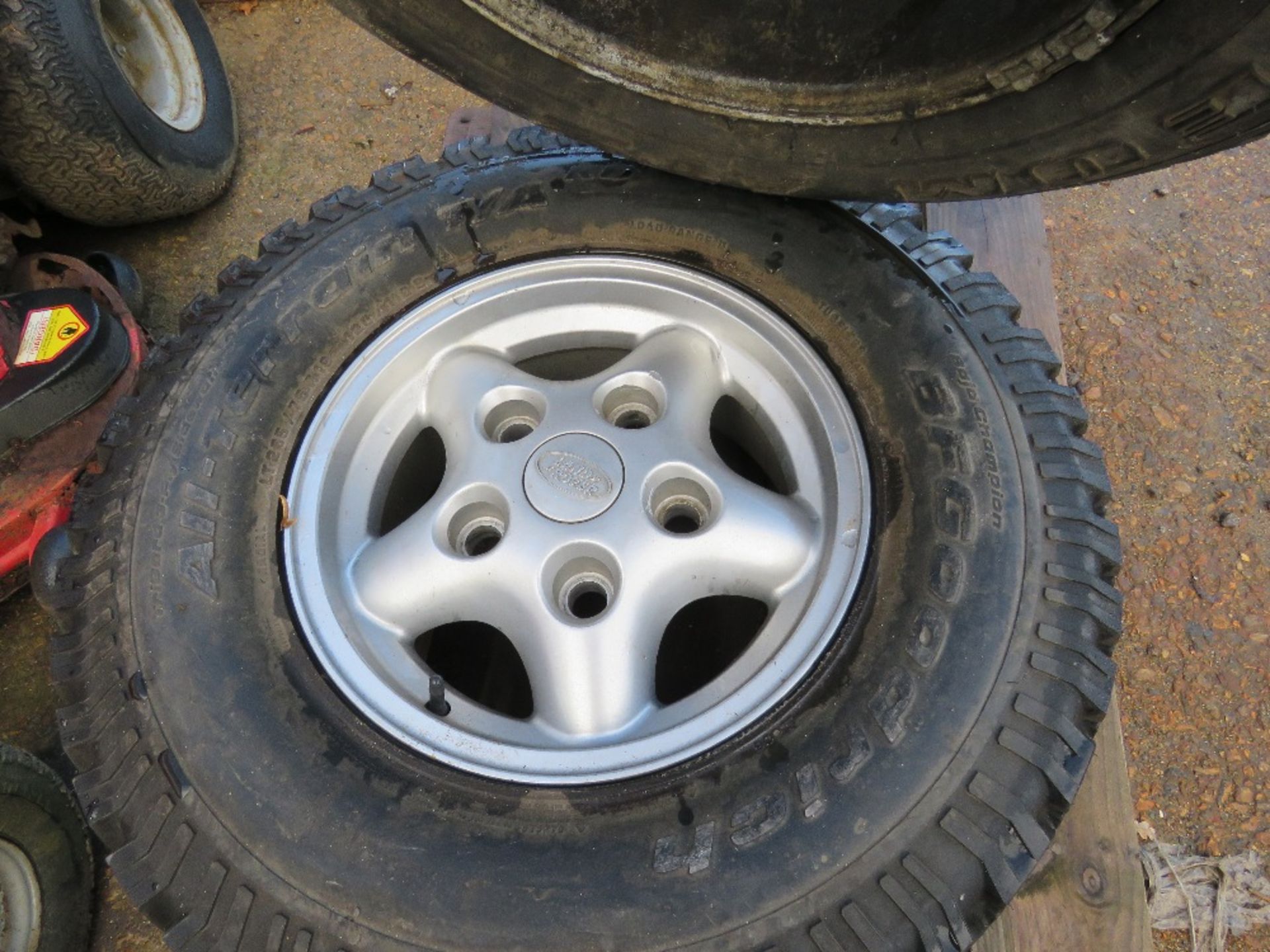 2 X LANDROVER DISCOVERY ALLOY WHEELS AND TYRES. THIS LOT IS SOLD UNDER THE AUCTIONEERS MARGIN SCH - Image 4 of 5