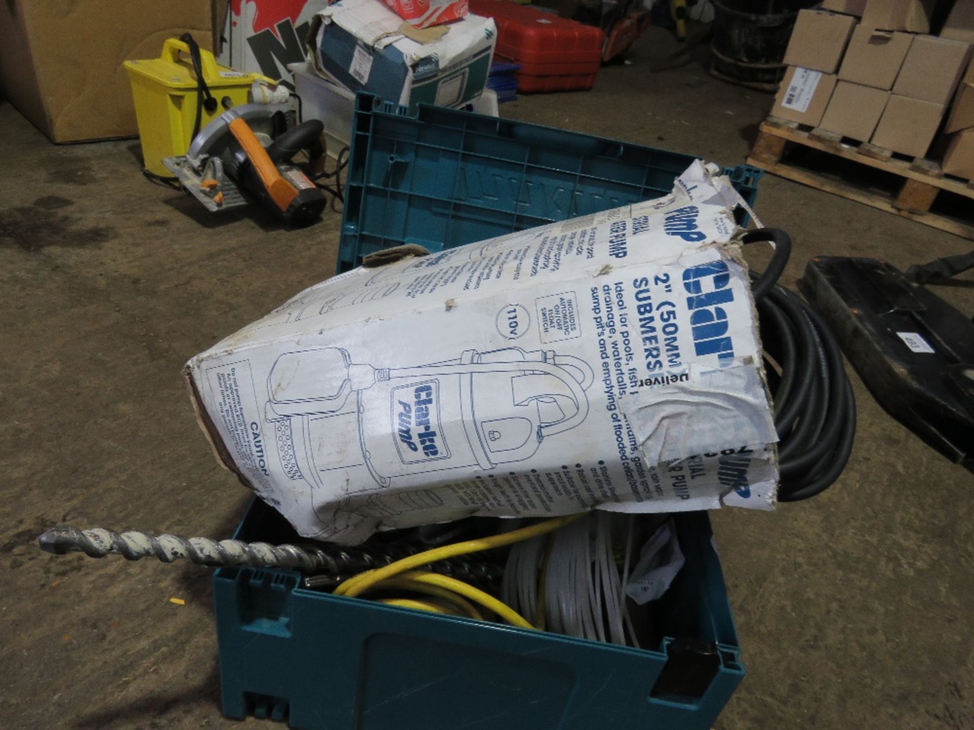 SUBMERSIBLE PUMP 110V AND BAG OF SUNDRIES.