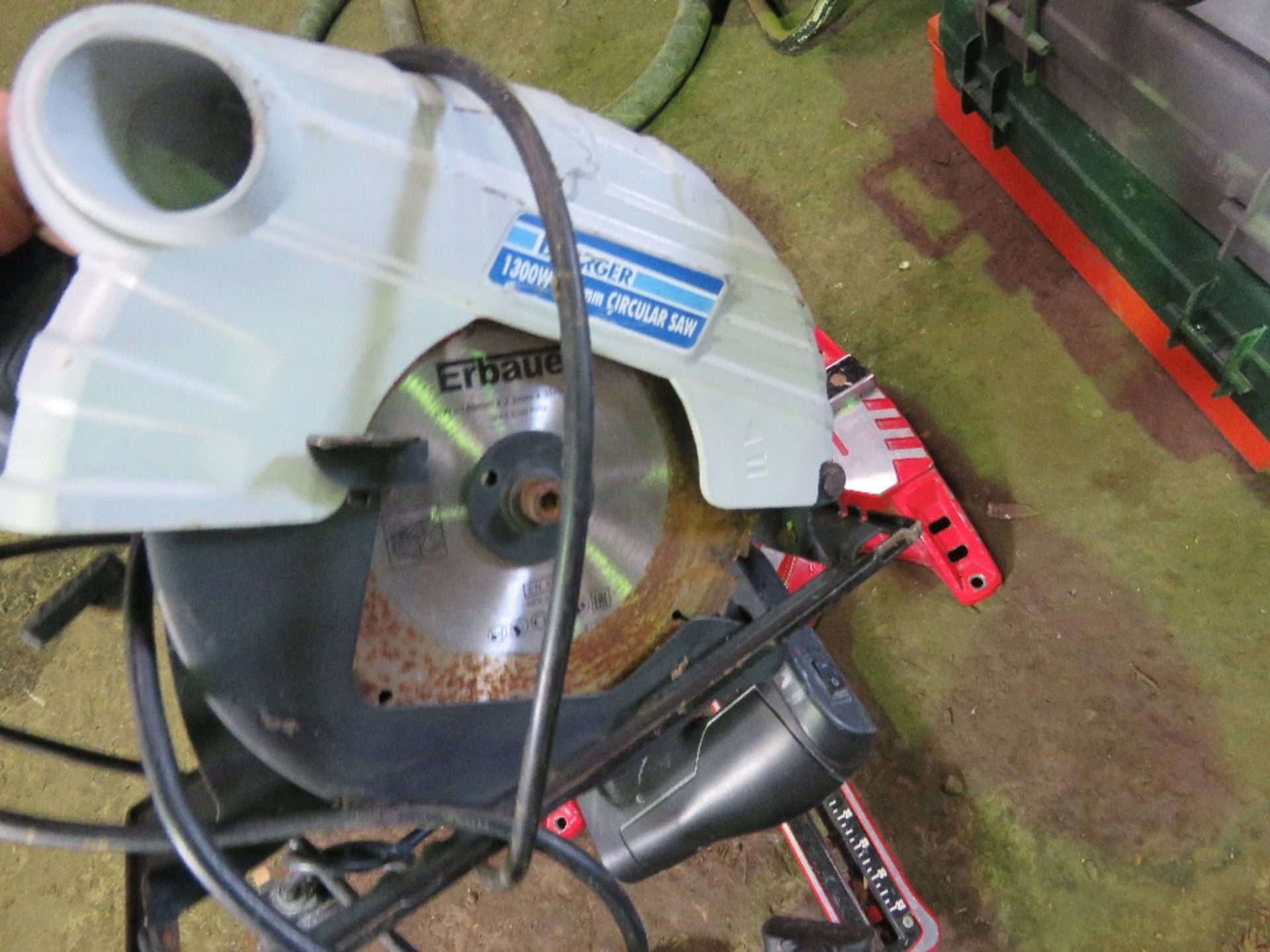 MITRE SAW AND A CIRCULAR SAW. THIS LOT IS SOLD UNDER THE AUCTIONEERS MARGIN SCHEME, THEREFORE NO - Image 5 of 5