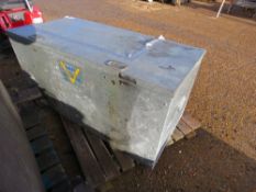 METAL TOOL BOX. THIS LOT IS SOLD UNDER THE AUCTIONEERS MARGIN SCHEME, THEREFORE NO VAT WILL BE C
