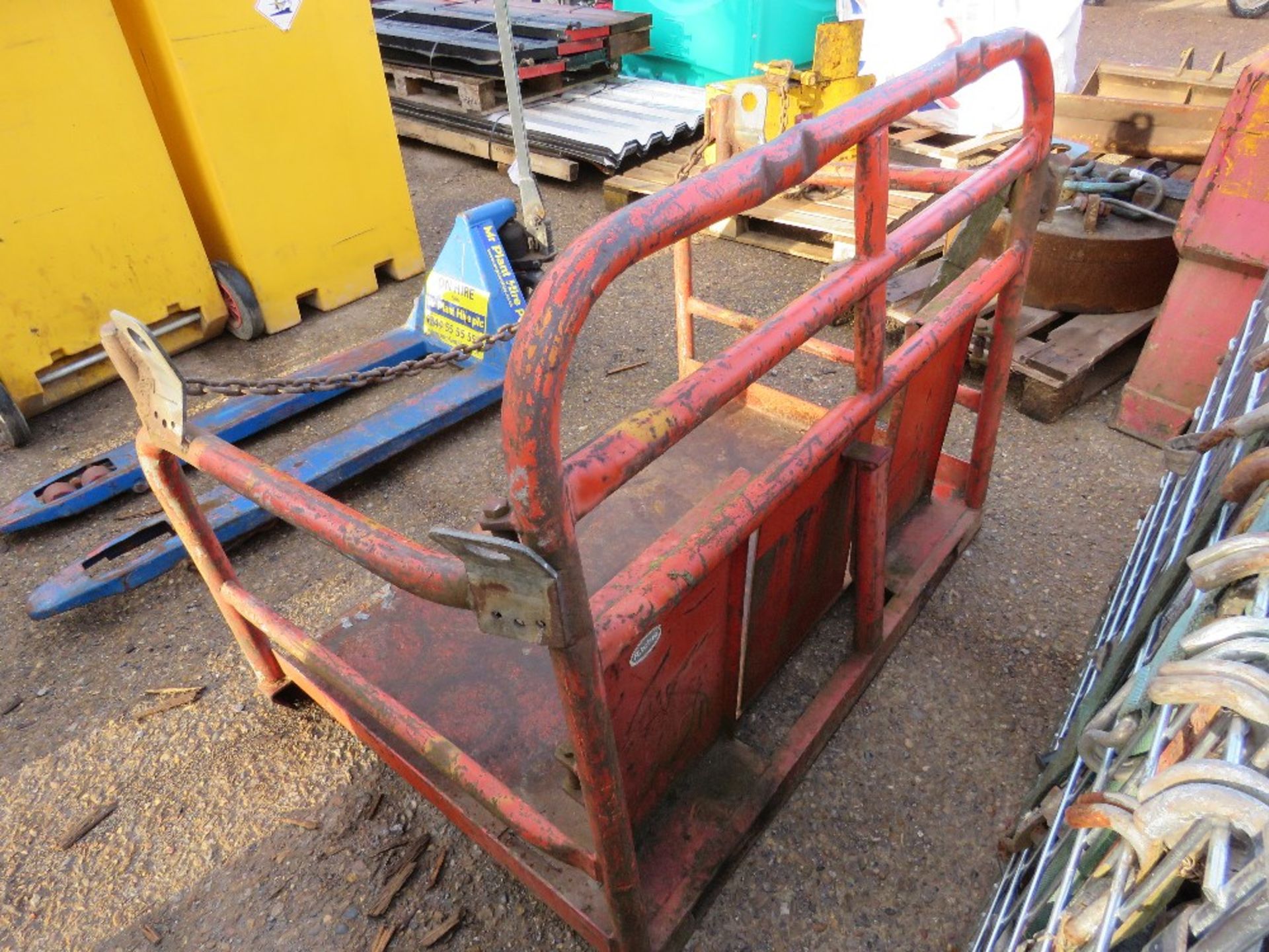 FORKLIFT MOUNTED BOTTLE CAGE. - Image 3 of 3