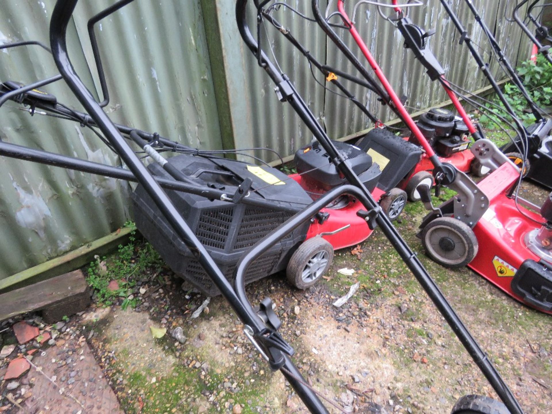 MOUNTFIELD PUSH PETROL ENGINED LAWN MOWER, WITH BOX. THIS LOT IS SOLD UNDER THE AUCTIONEERS MARG - Image 3 of 4