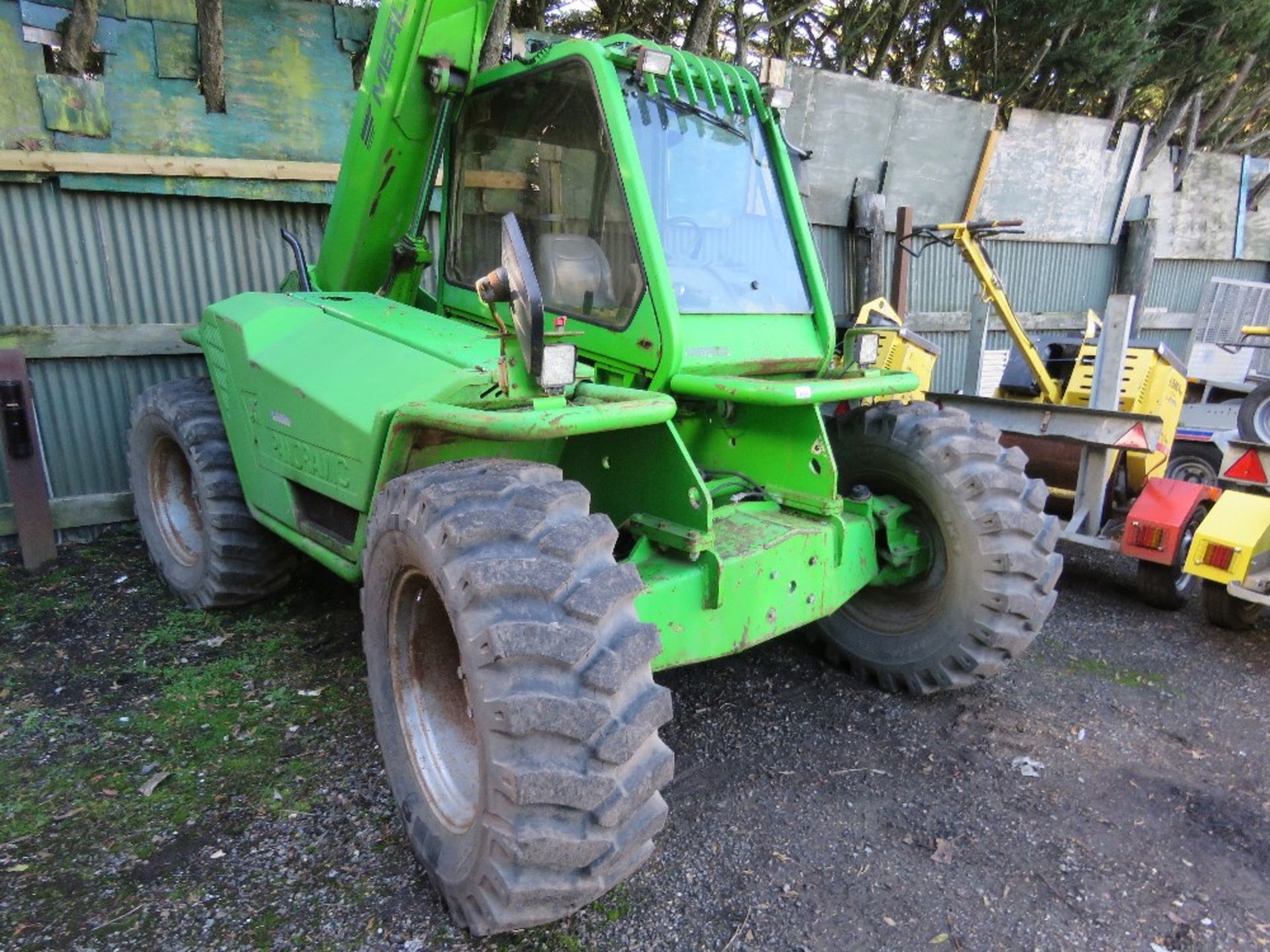 MERLO P27.7EVS TELEHANDLER. 6326 RECORDED HOURS. PERKINS ENGINE. SN: 4111137 DIRECT FROM LOCAL COMPA - Image 2 of 11
