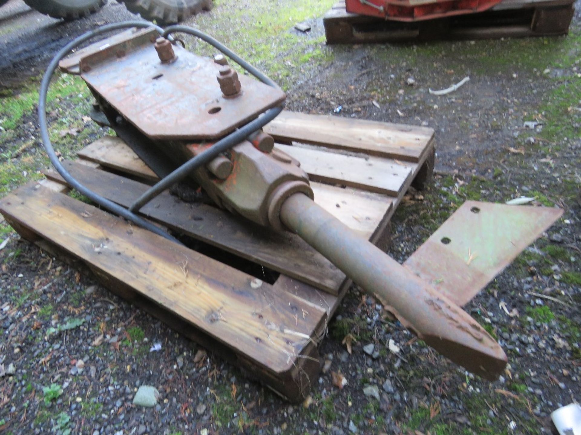 LARGE SIZED EXCAVATOR MOUNTED BREAKER. DIRECT FROM LOCAL SMALLHOLDING. THIS LOT IS SOLD UNDER THE - Image 3 of 4