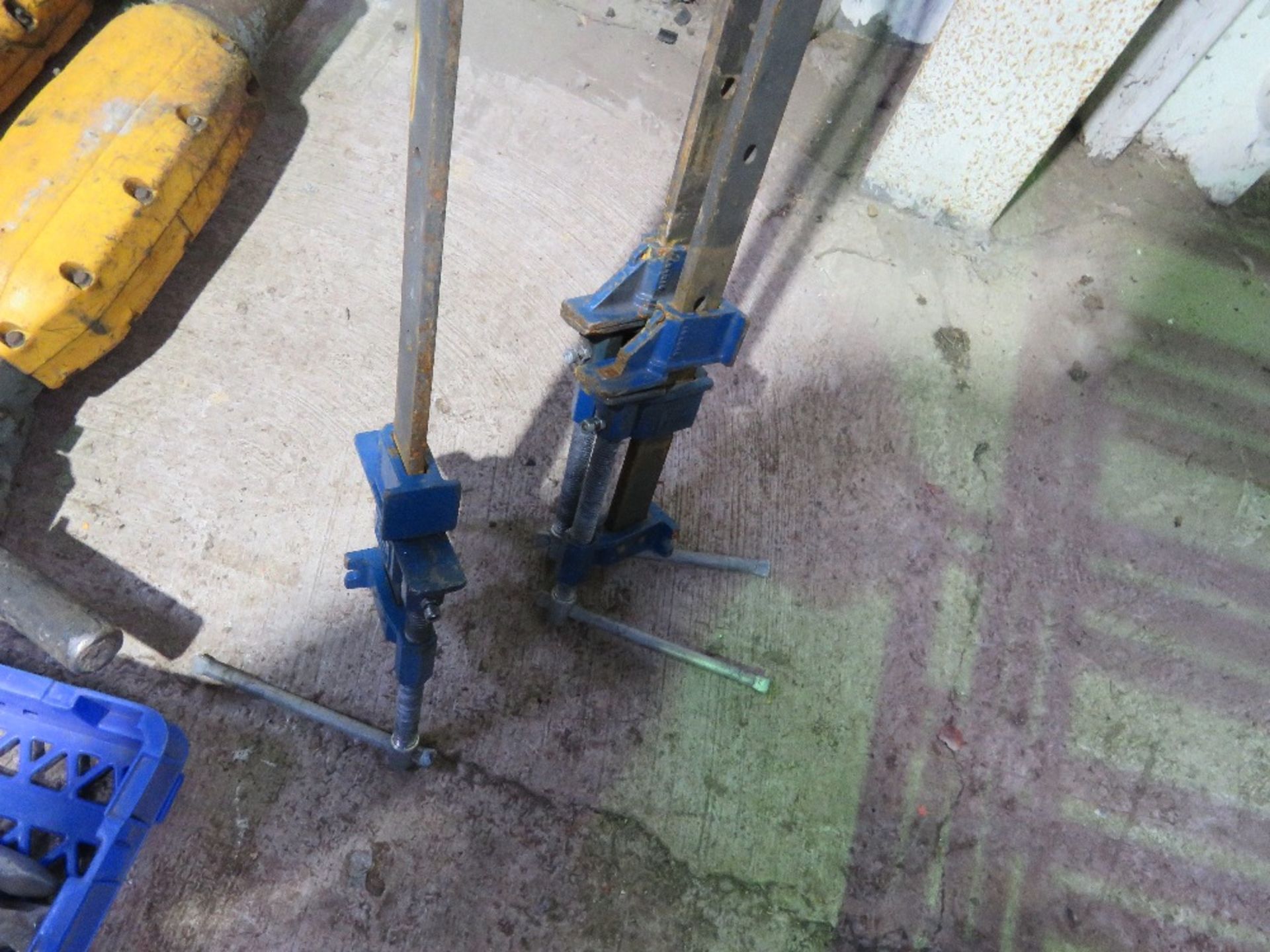 3 X SASH CLAMPS. THIS LOT IS SOLD UNDER THE AUCTIONEERS MARGIN SCHEME, THEREFORE NO VAT WILL BE