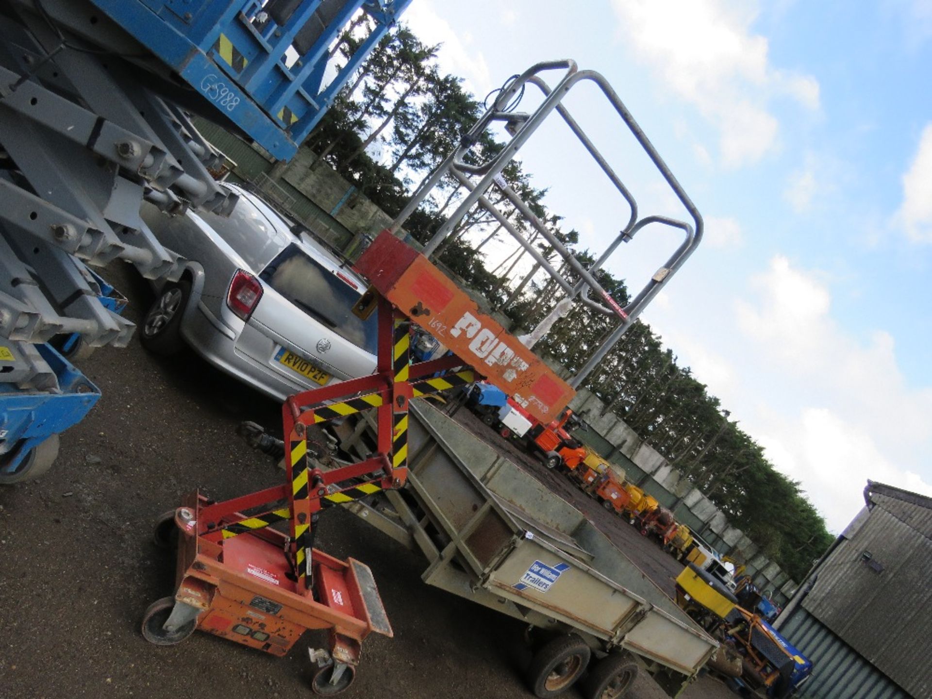 POP UP SCISSOR LIFT ACCESS UNIT. YEAR 2008 BUILD. . WHEN TESTED WAS SEEN TO LIFT AND LOWER. DIRECT - Image 2 of 8