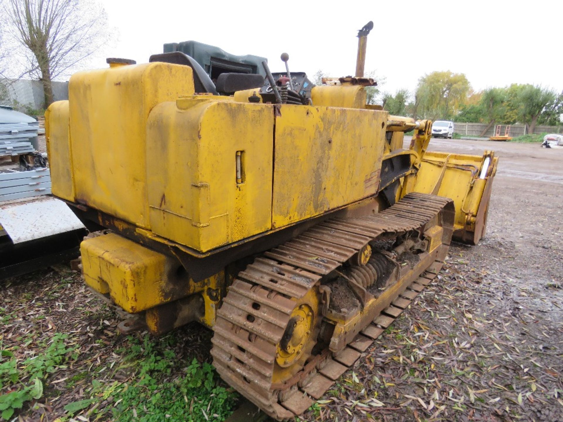 PERKINS ENGINED DROTT TYPE TRACKED LOADING SHOVEL WITH 4 IN 1 BUCKET. WHEN BRIEFLY TESTED WAS SEEN T - Image 4 of 14
