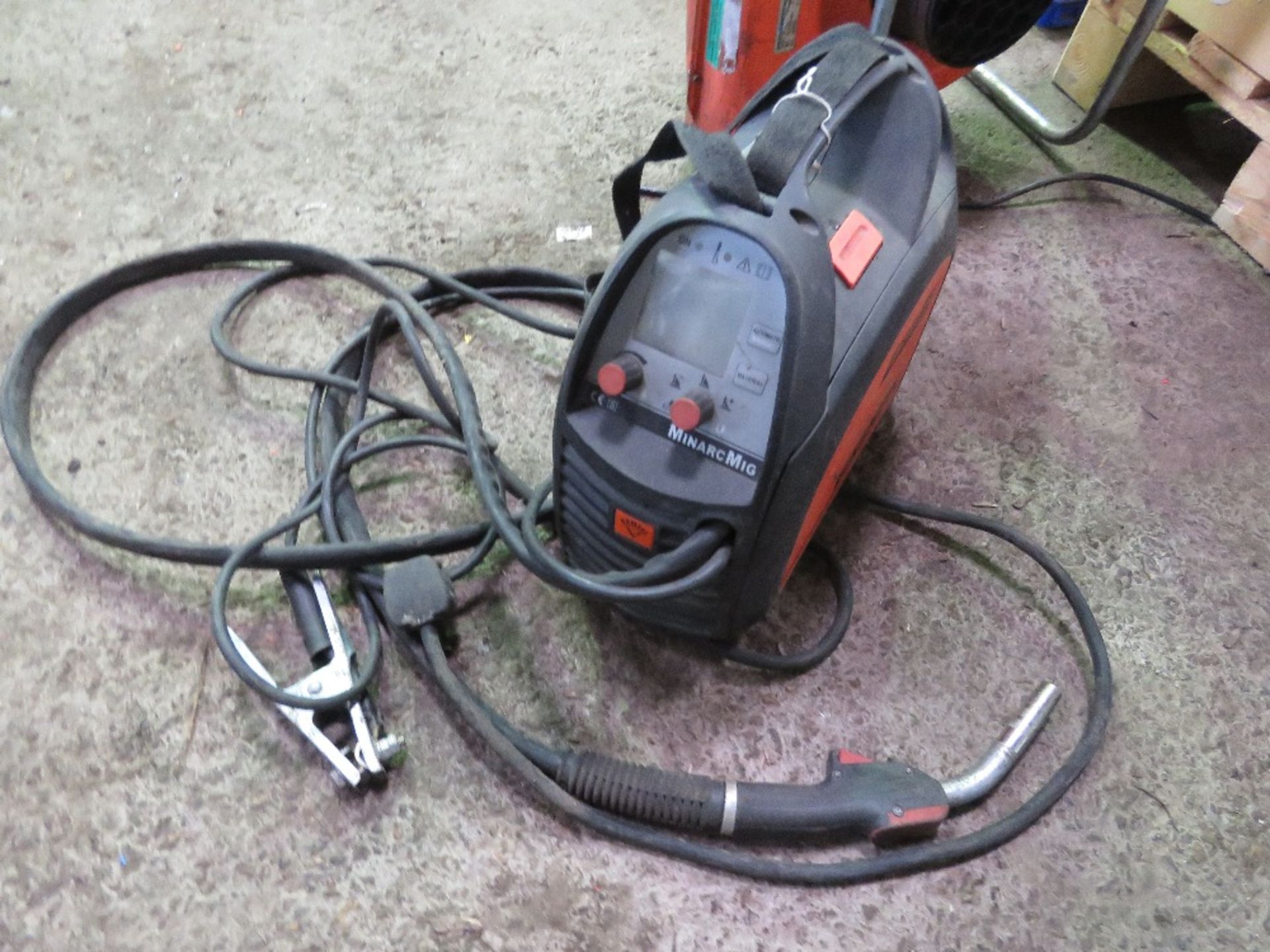 KEMPPI 240 VOLT INVERTER WELDER. - Image 2 of 5