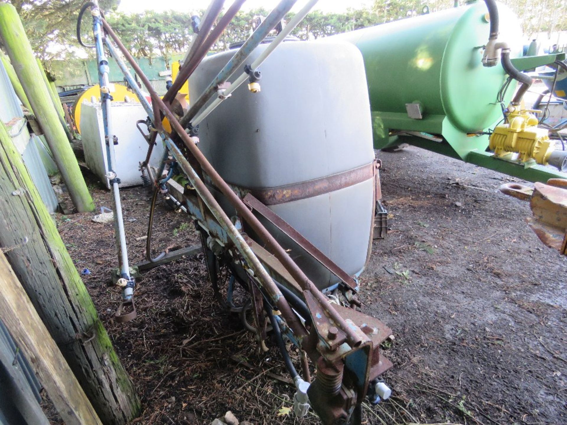 TRACTOR MOUNTED SPRAYER, PTO DRIVEN PUMP. THIS LOT IS SOLD UNDER THE AUCTIONEERS MARGIN SCHEME, T - Image 5 of 6
