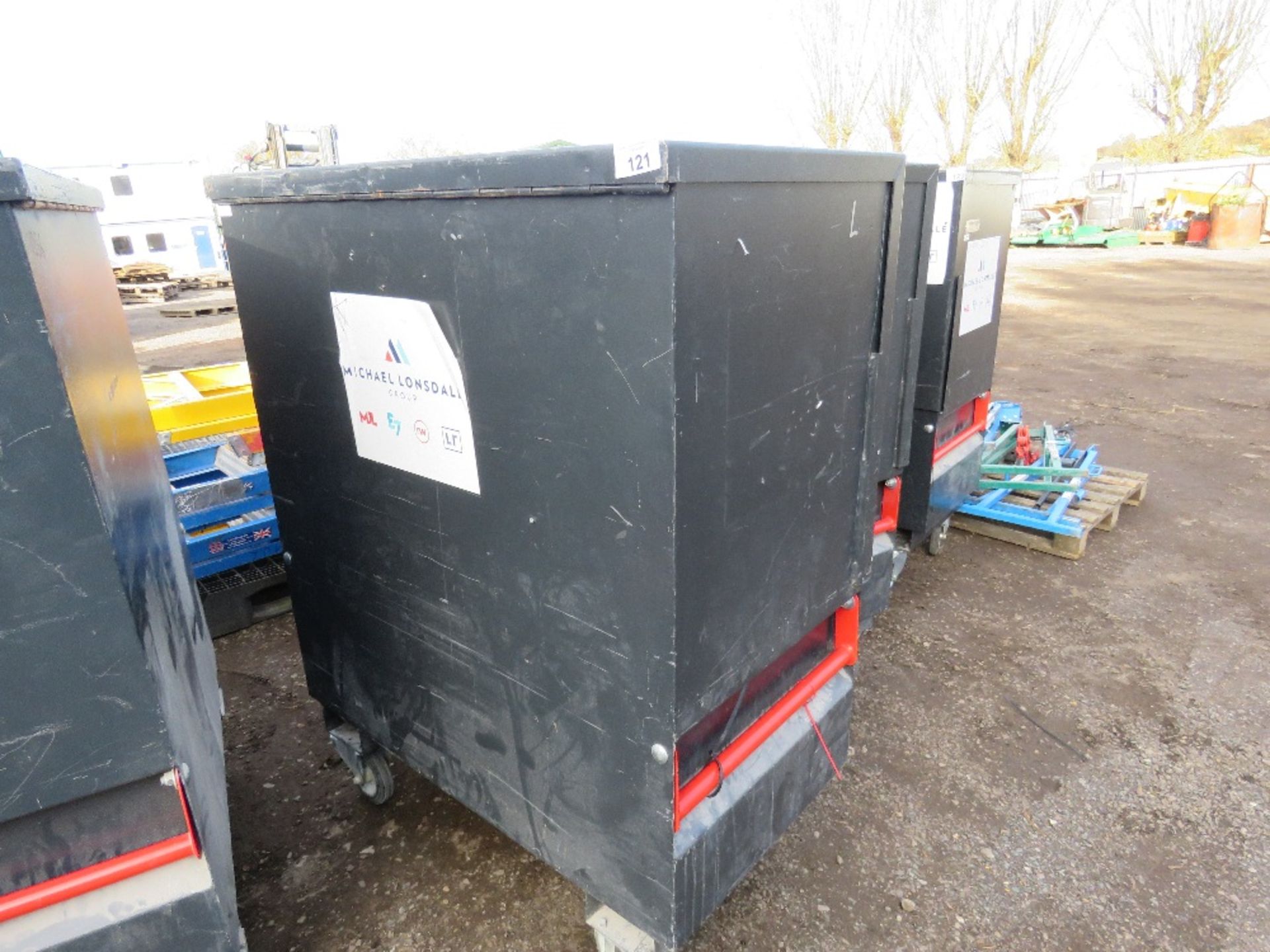LARGE ARMORGARD TUFBANK TOOL BOX. DIRECT FROM COMPANY LIQUIDATION. - Image 2 of 4
