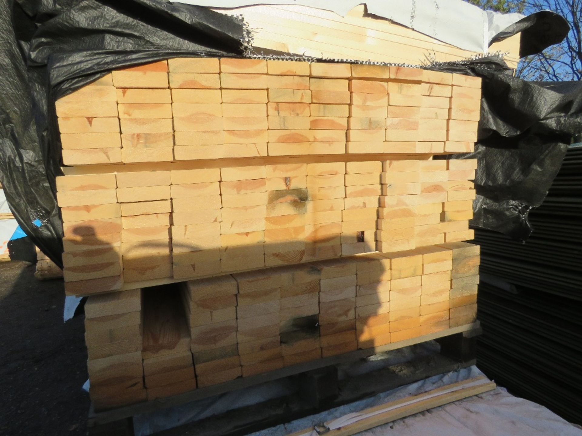PALLET OF UNTREATED TIMBER BOARDS 1M LENGTH X 100MM X 25MM APPROX. - Image 2 of 3