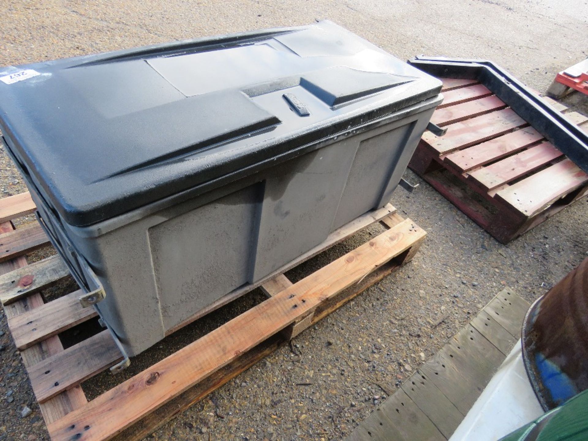 PLASTIC LORRY STRAP BOX. THIS LOT IS SOLD UNDER THE AUCTIONEERS MARGIN SCHEME, THEREFORE NO VAT