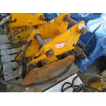 JCB 3CX/4CX EXCAVATOR MOUNTED COMPACTION PLATE HEAD 45MM PINS. PN:JCB3CXRO1. DIRECT FROM LOCAL COMP