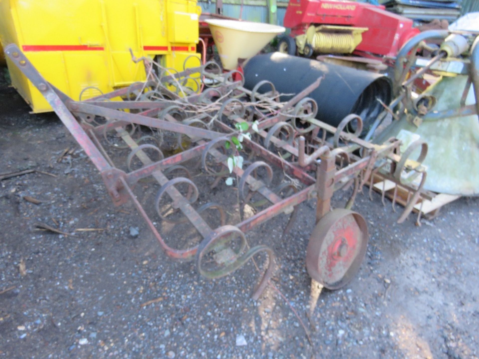 TRACTOR MOUNTED SPRINGTINE CULTIVATOR, 8FT WIDTH APPROX. DIRECT FROM LOCAL SMALLHOLDING. THIS LOT - Image 2 of 4
