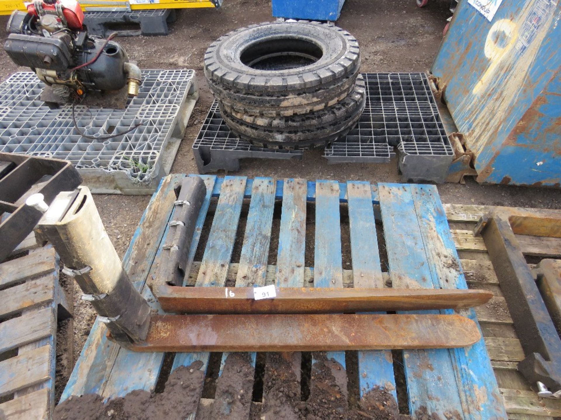 PAIR OF FORKLIFT TINES FOR 16" CARRIAGE.