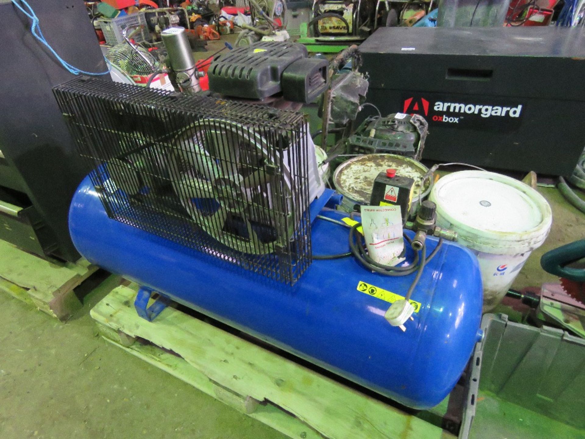 WOLF 240VOLT AIR COMPRESSOR, OWNER RETIRING. THIS LOT IS SOLD UNDER THE AUCTIONEERS MARGIN SCHEME - Image 2 of 4