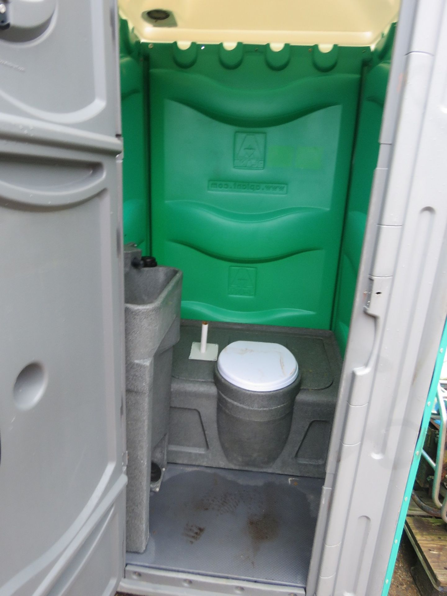 PORTABLE SITE TOILET. - Image 5 of 6