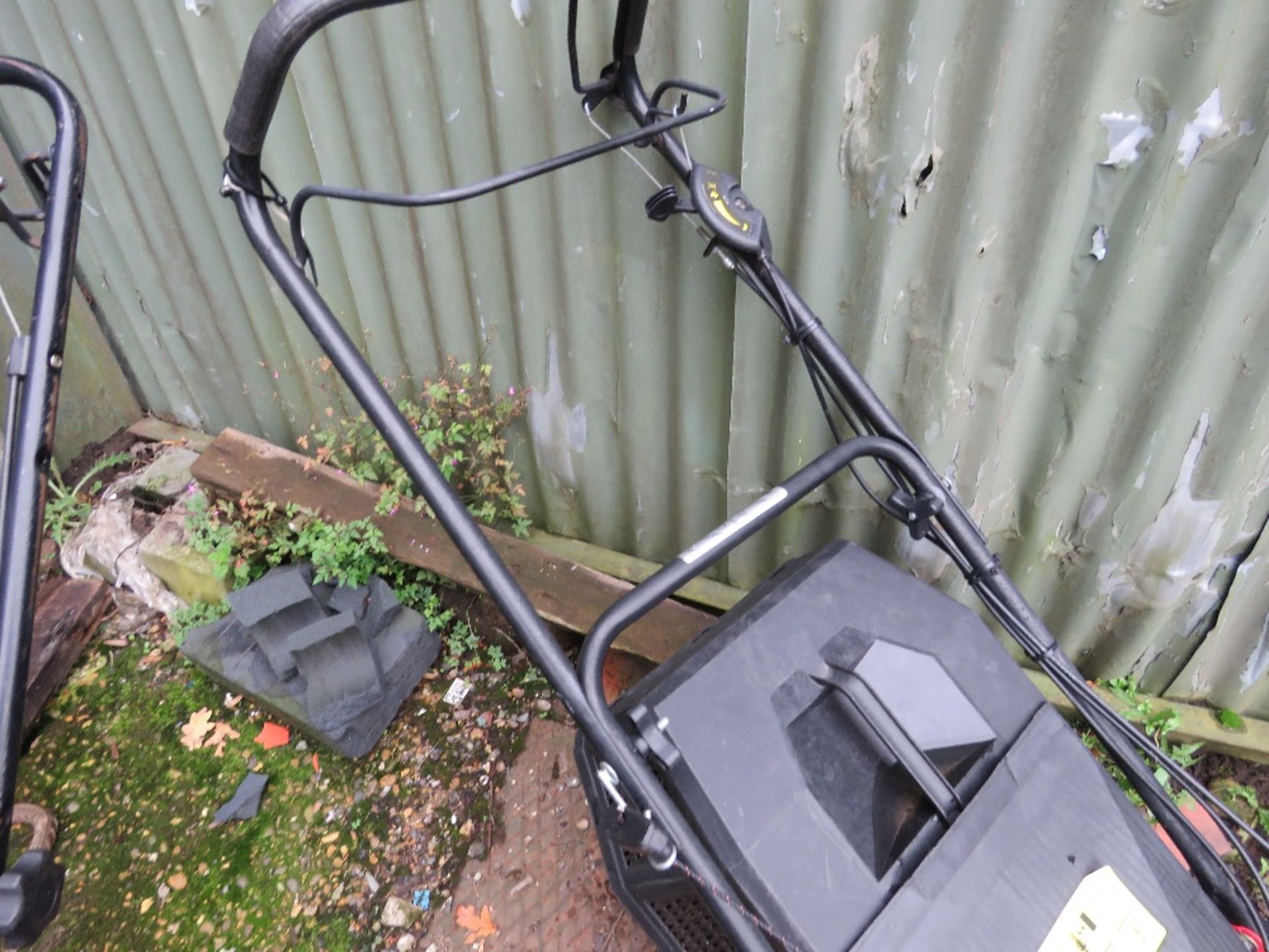 RED PETROL ENGINED LAWN MOWER, WITH BOX. THIS LOT IS SOLD UNDER THE AUCTIONEERS MARGIN SCHEME, TH - Image 3 of 3